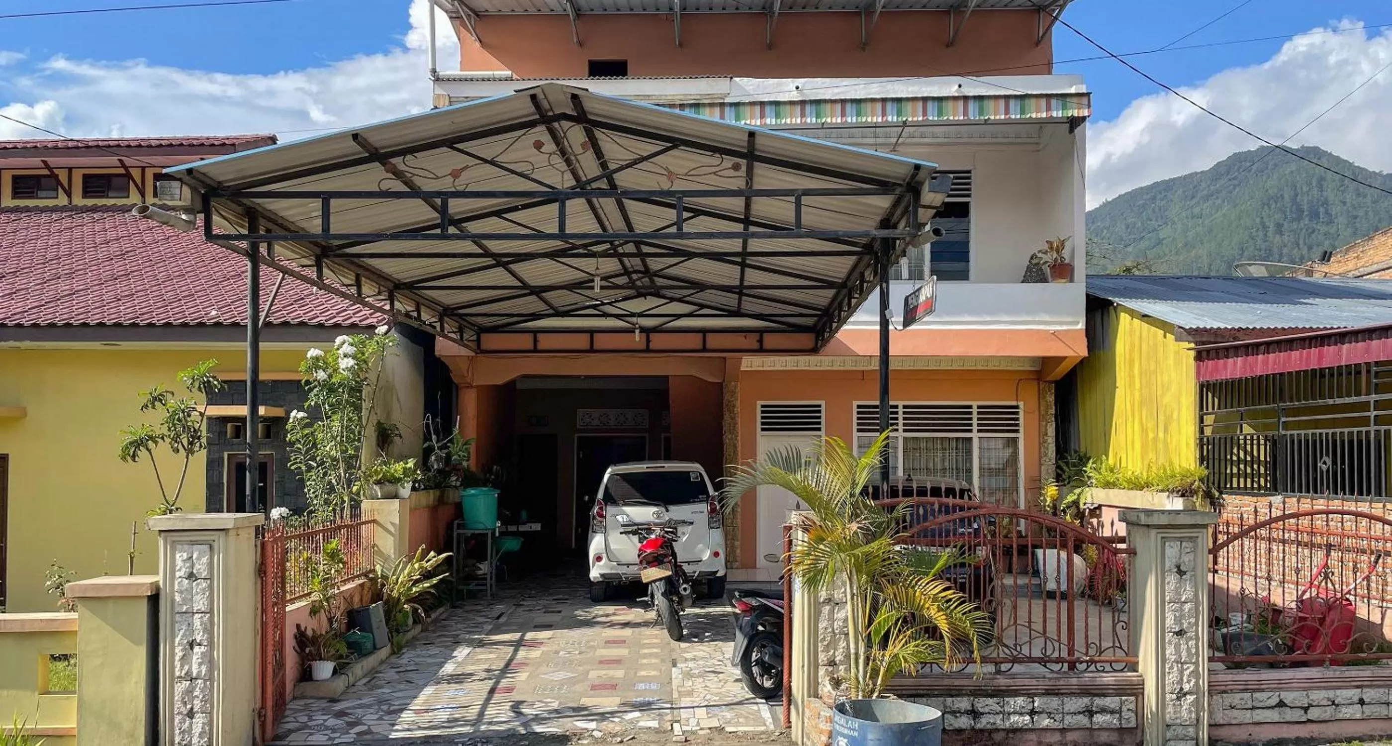 Property building in Valencia Homestay Redpartner