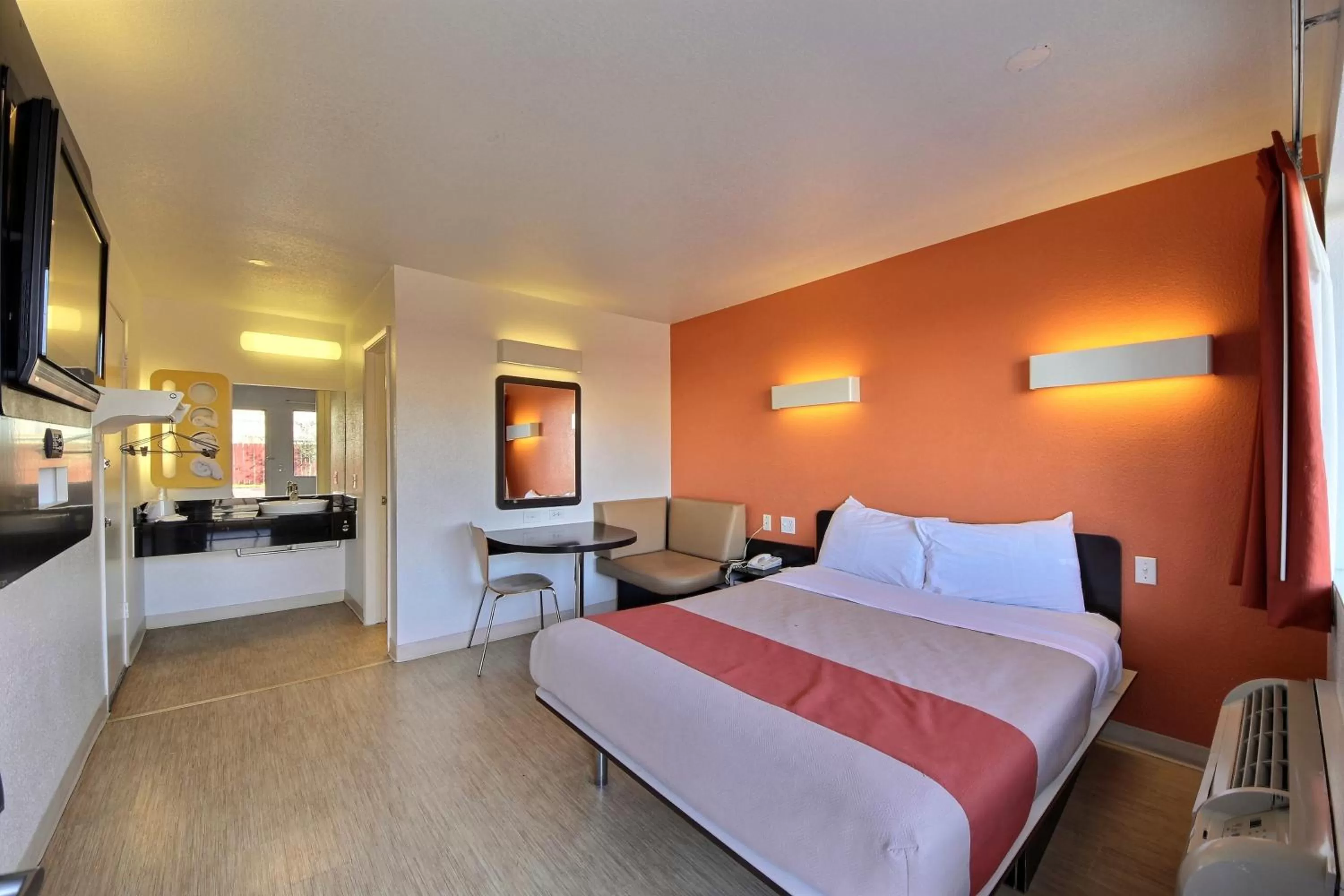 Bedroom, Bed in Motel 6-Laredo, TX - South