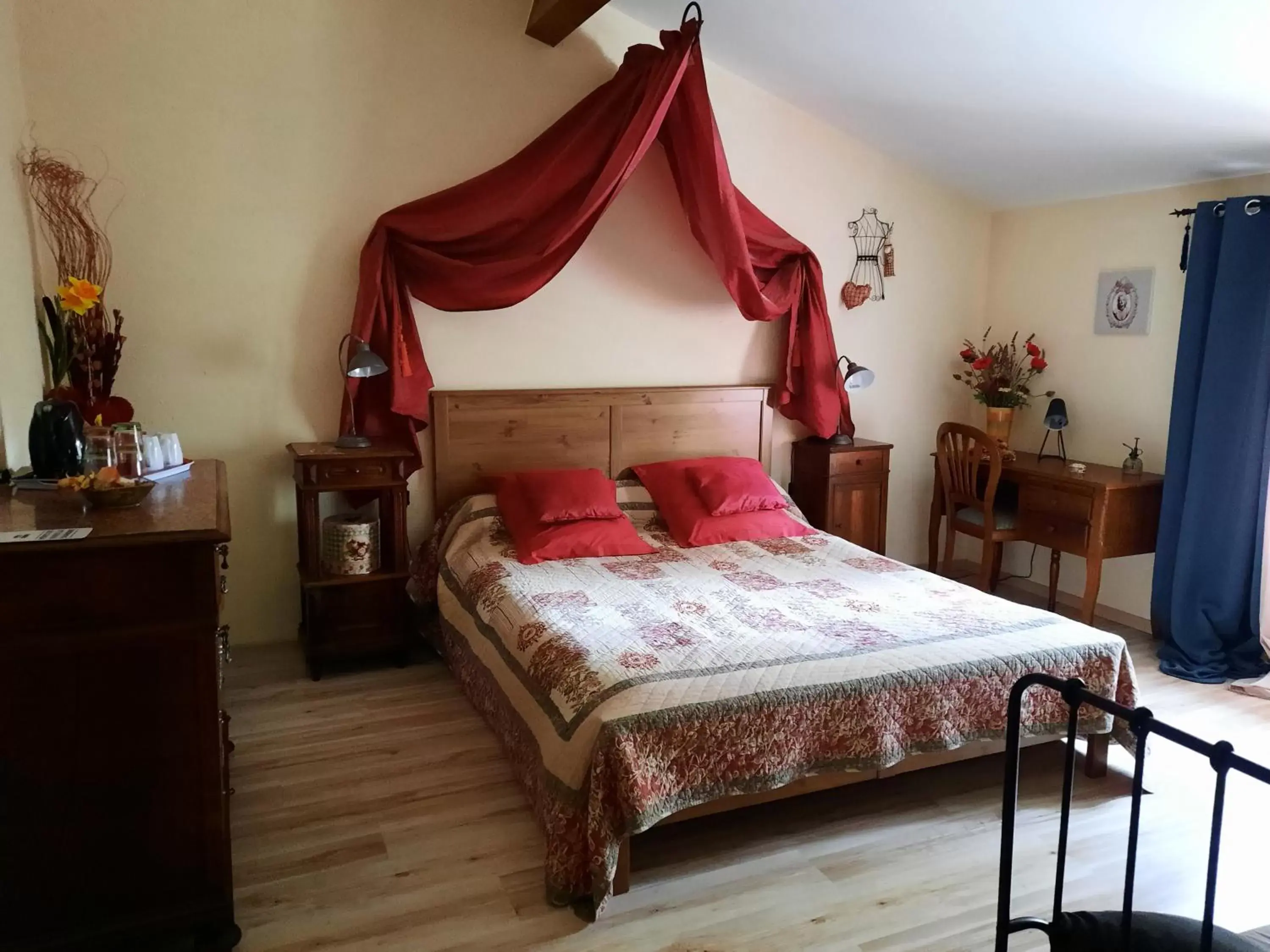 Photo of the whole room, Bed in Chambre d'Hôtes Le Moulin d'Encor