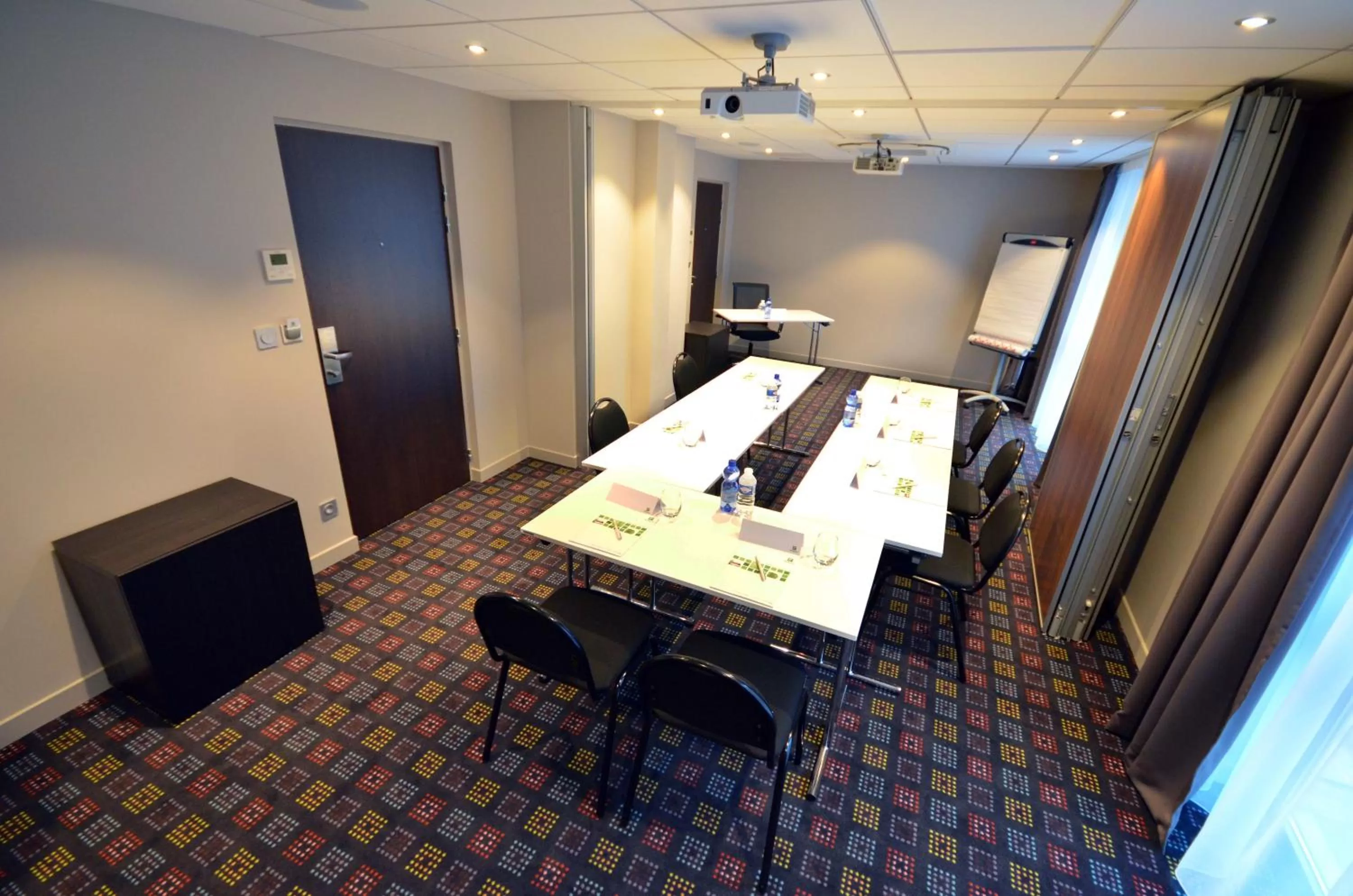 Meeting/conference room in Holiday Inn Dijon Toison D'or by IHG