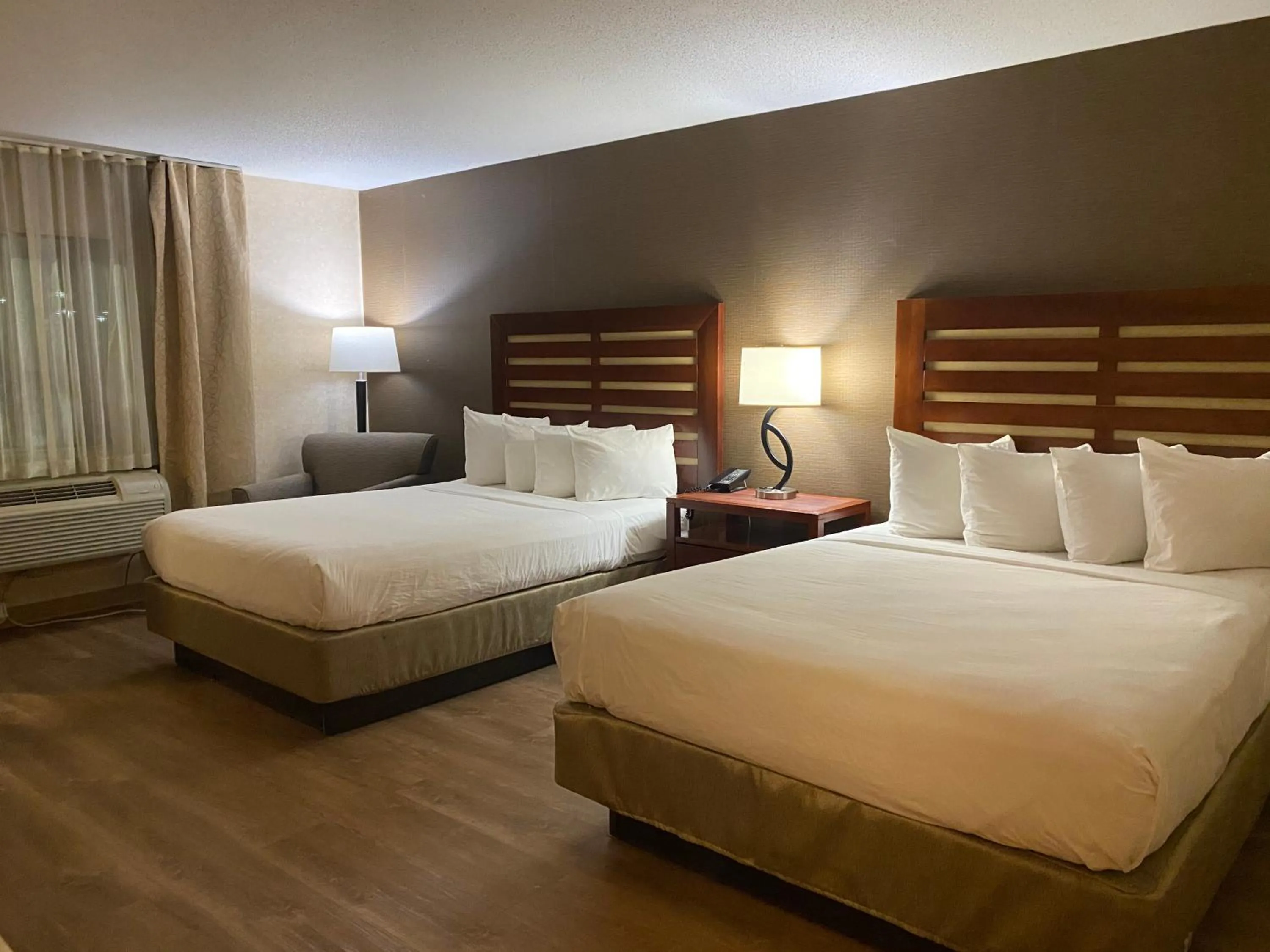 Bed in Wyndham Garden Grand Rapids Airport