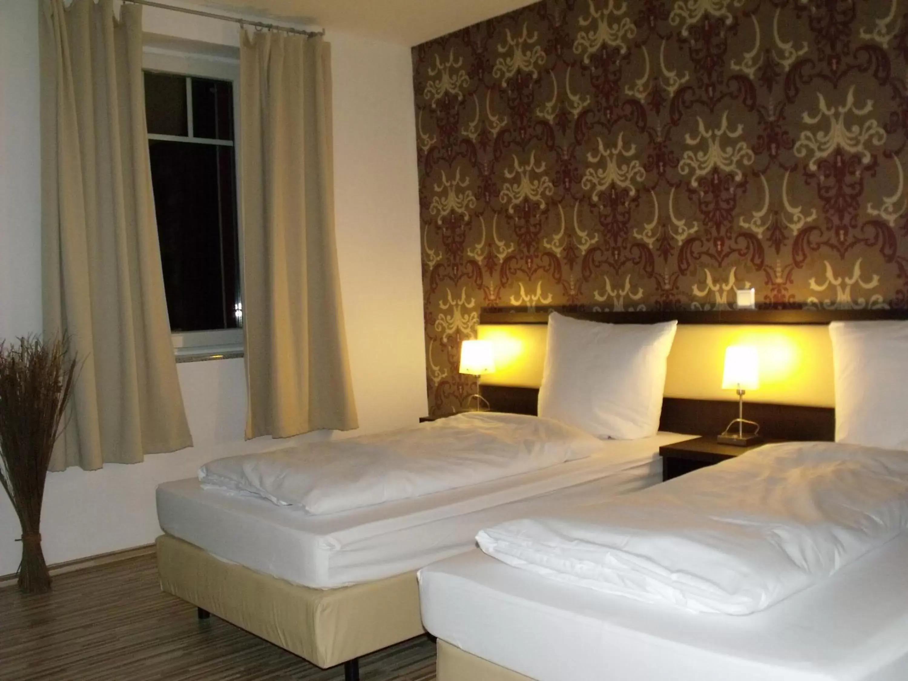 Bedroom, Bed in Cityhotel Ahlen Garni