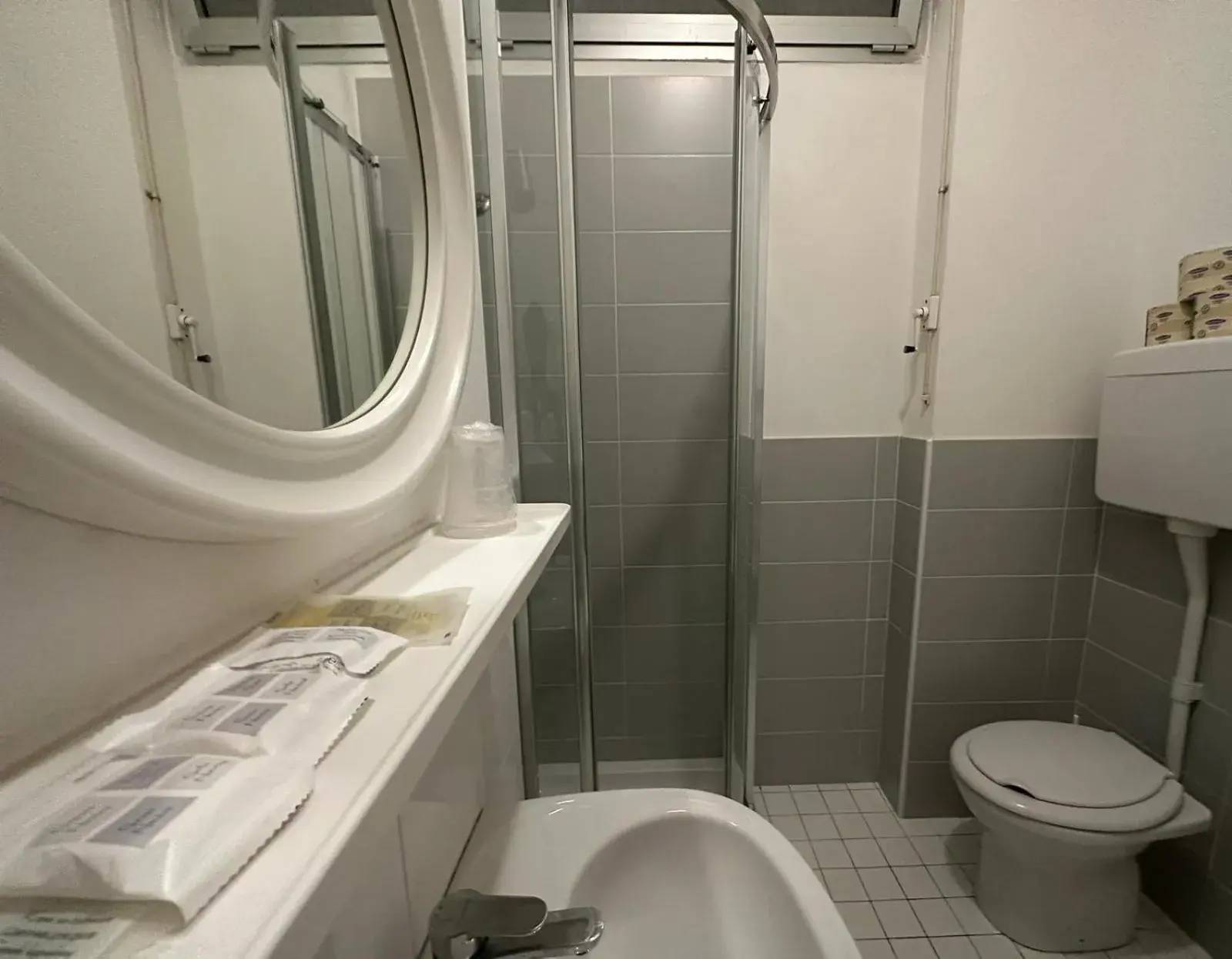 Bathroom in Hotel Junior