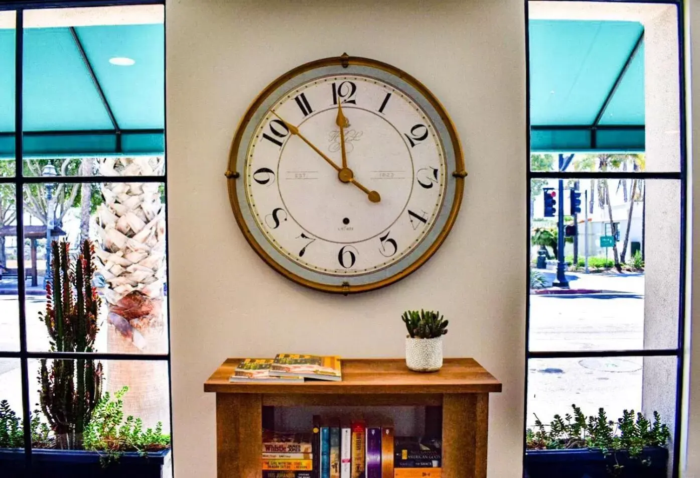 Library in Beachside Inn