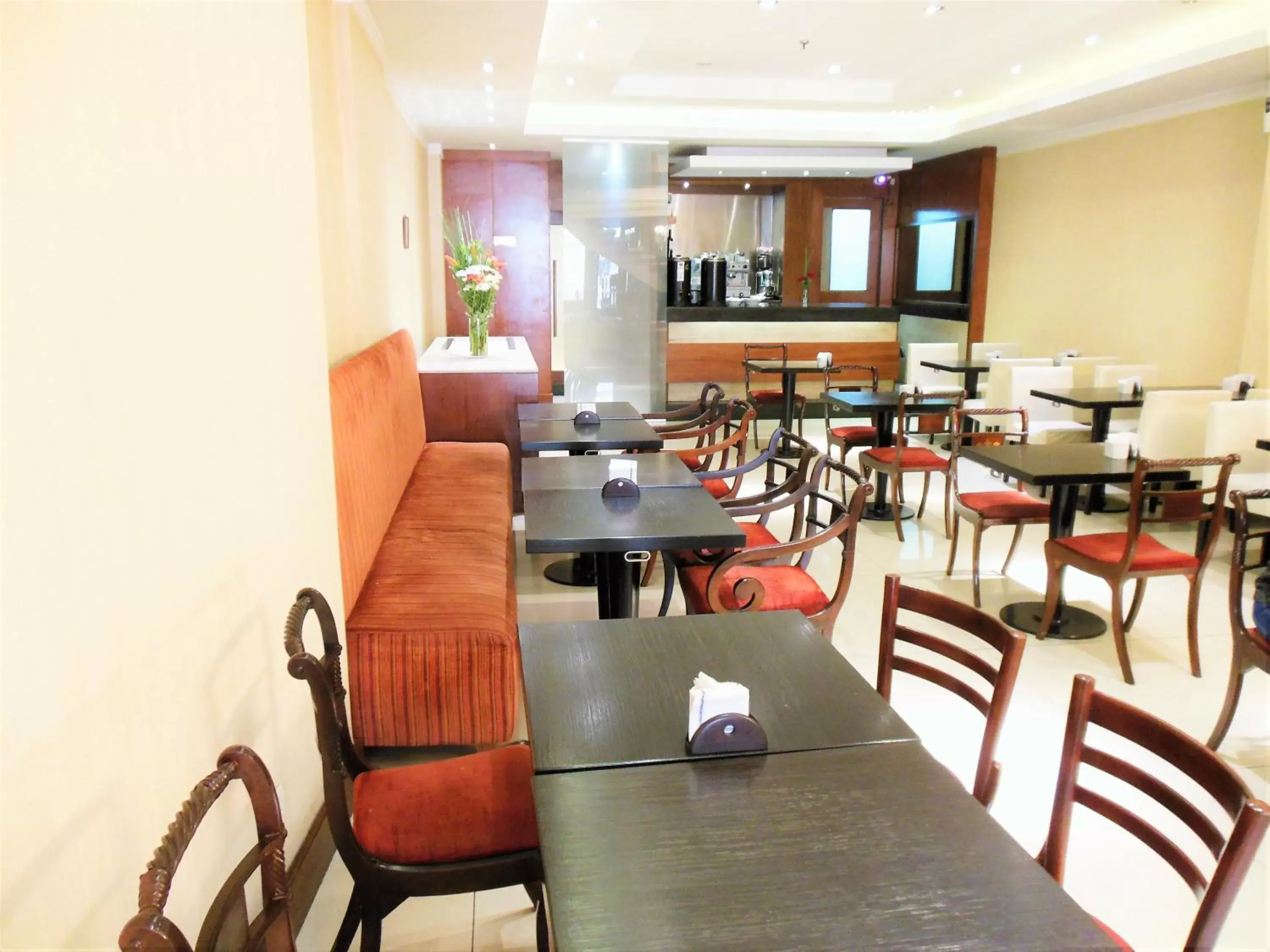 Lounge or bar, Restaurant/Places to Eat in Hotel Sheltown