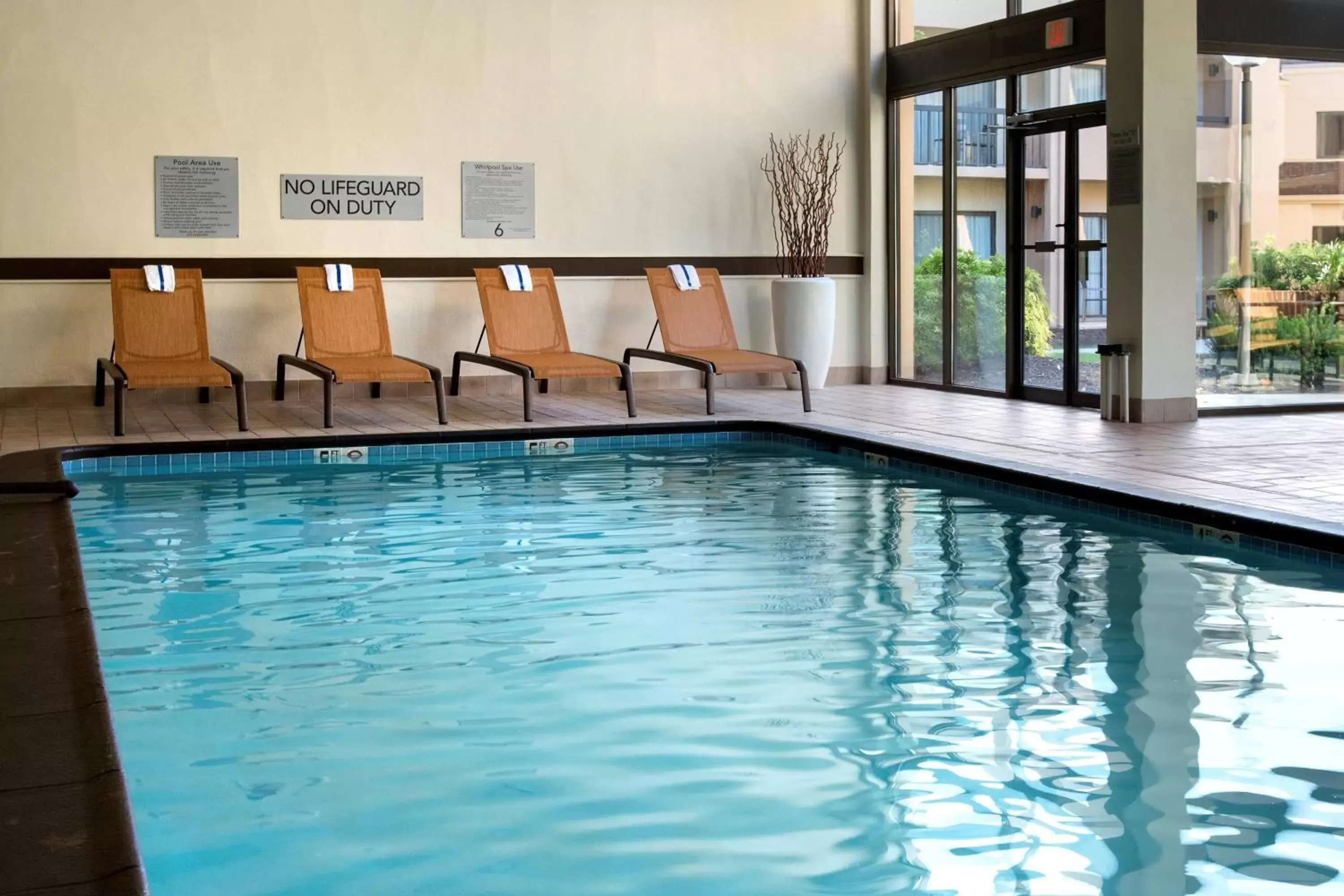 Swimming Pool in Courtyard by Marriott Charlottesville