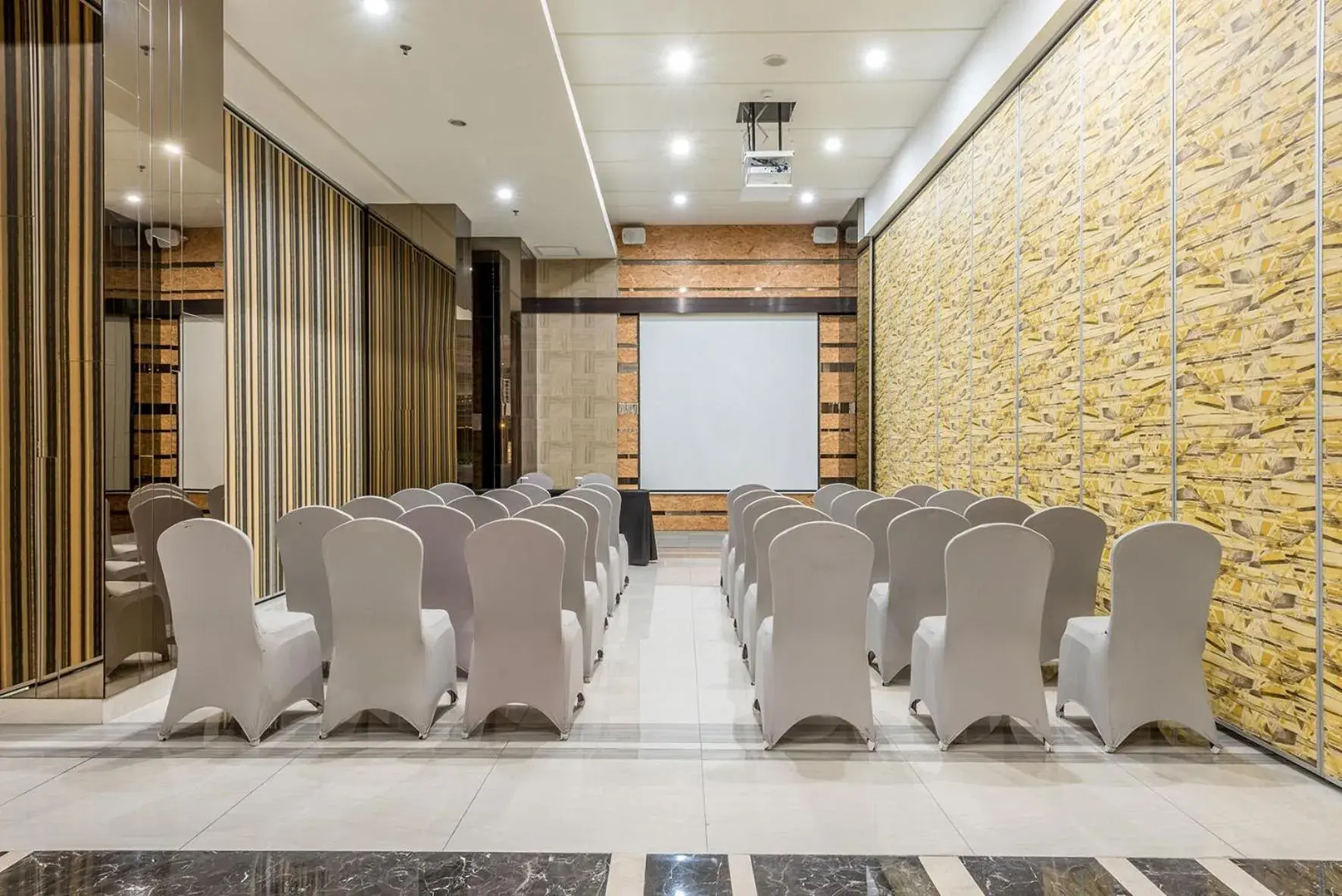 Meeting/conference room in Grande Valore Hotel & Serviced-Apartment