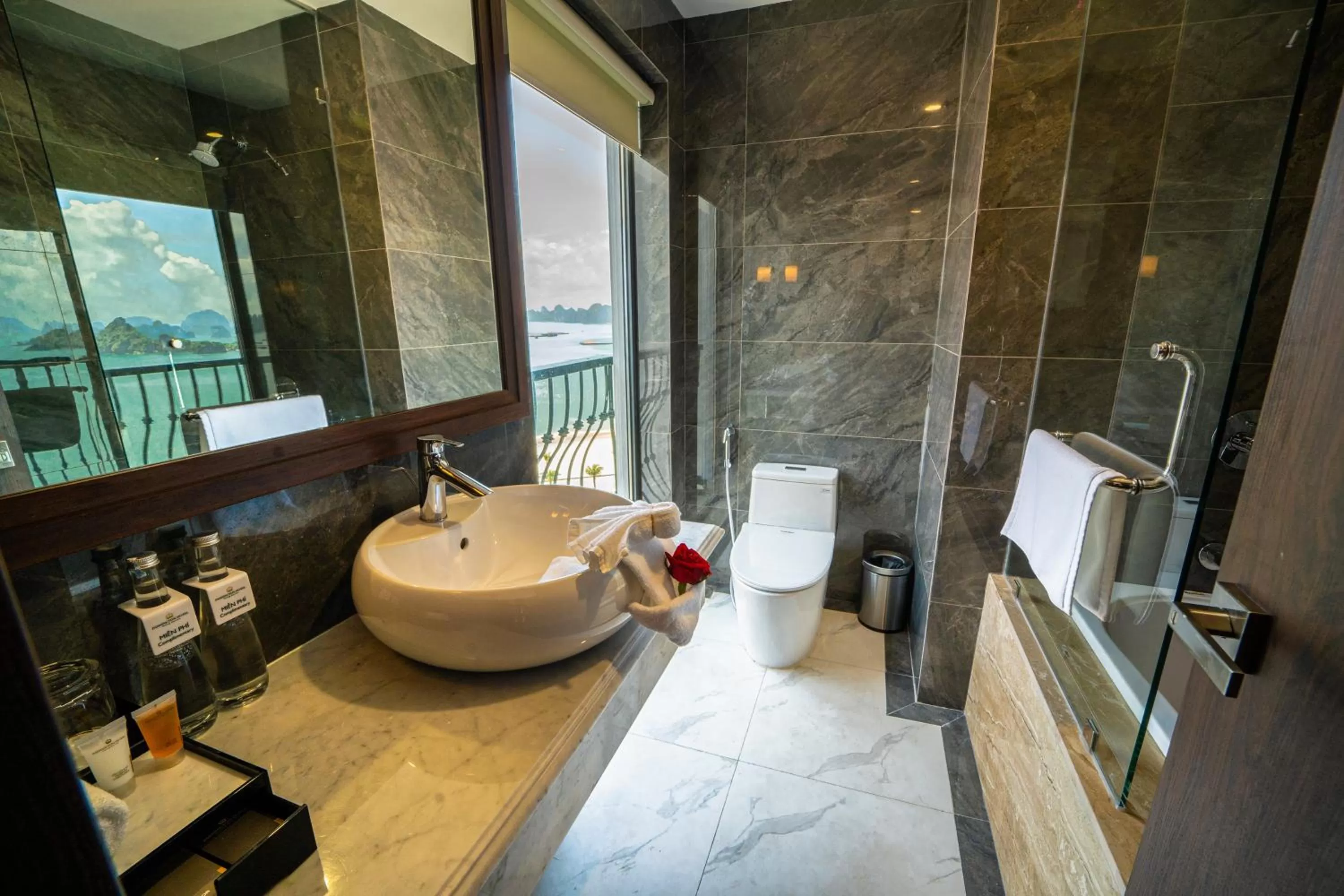 Bathroom in Paddington Hotel Halong Bayview