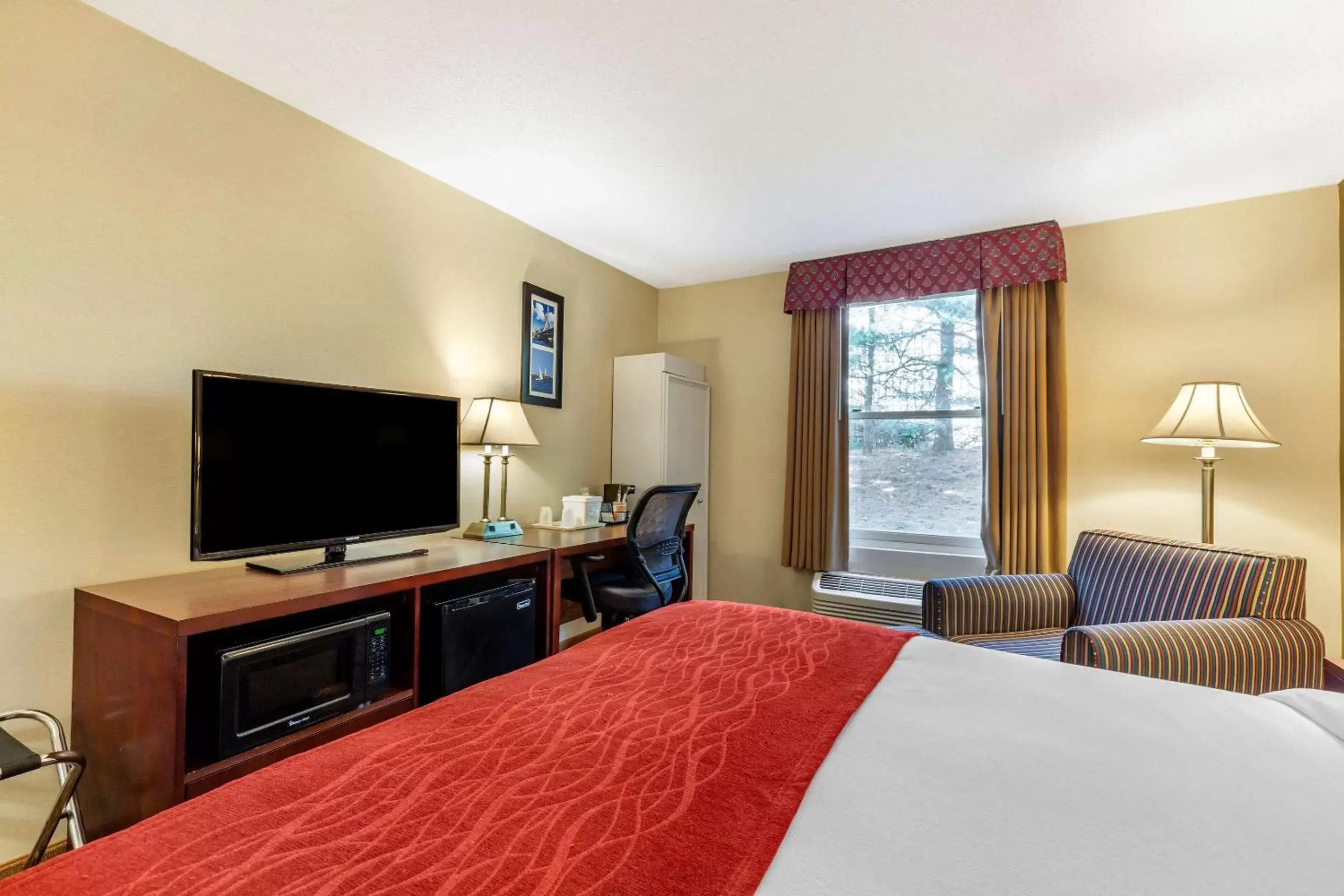 Photo of the whole room, Bed in Comfort Inn Rockland - Boston