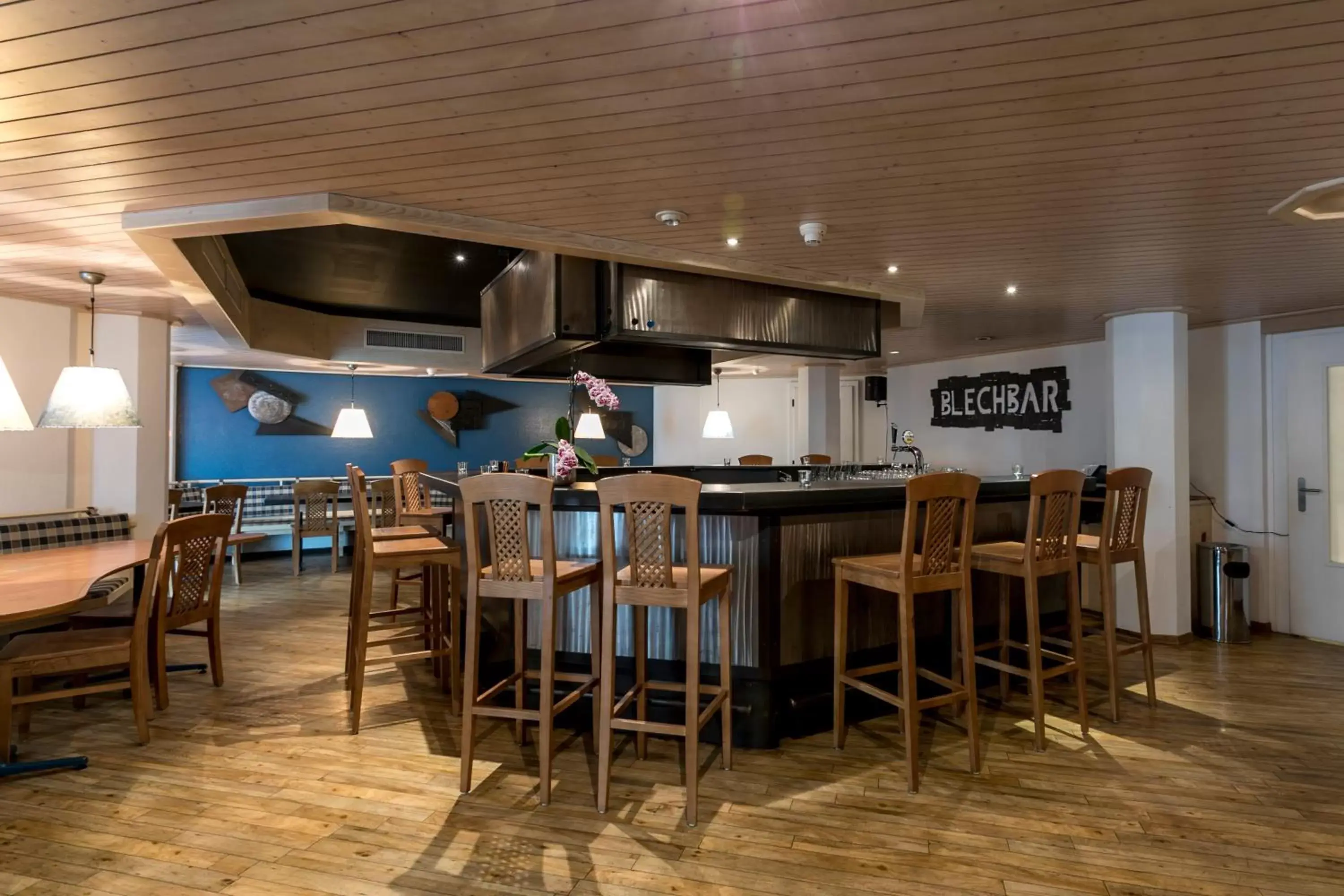 Lounge or bar, Restaurant/Places to Eat in T3 Alpenhotel Flims