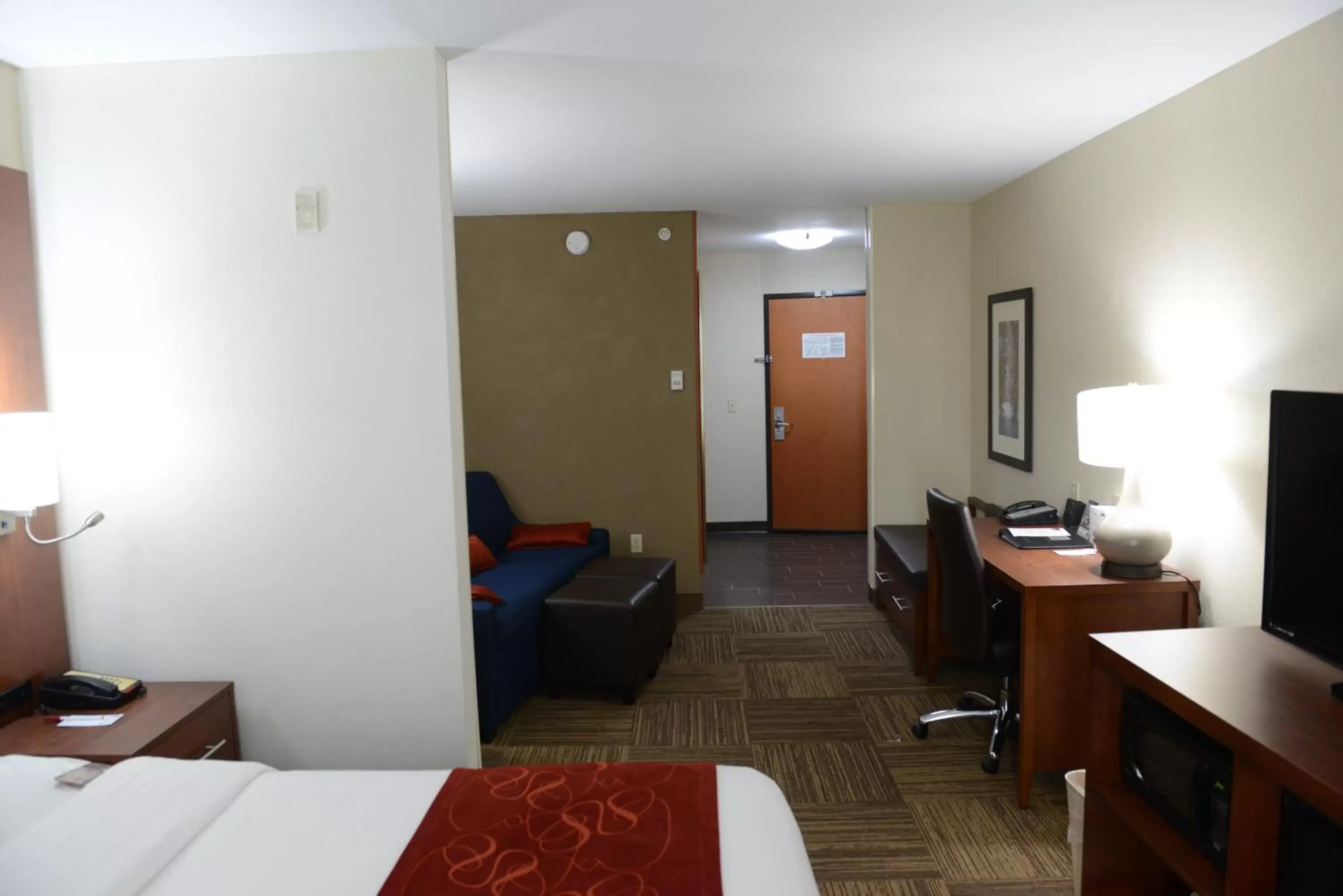 Photo of the whole room, Seating Area in Comfort Suites Urbana Champaign, University Area