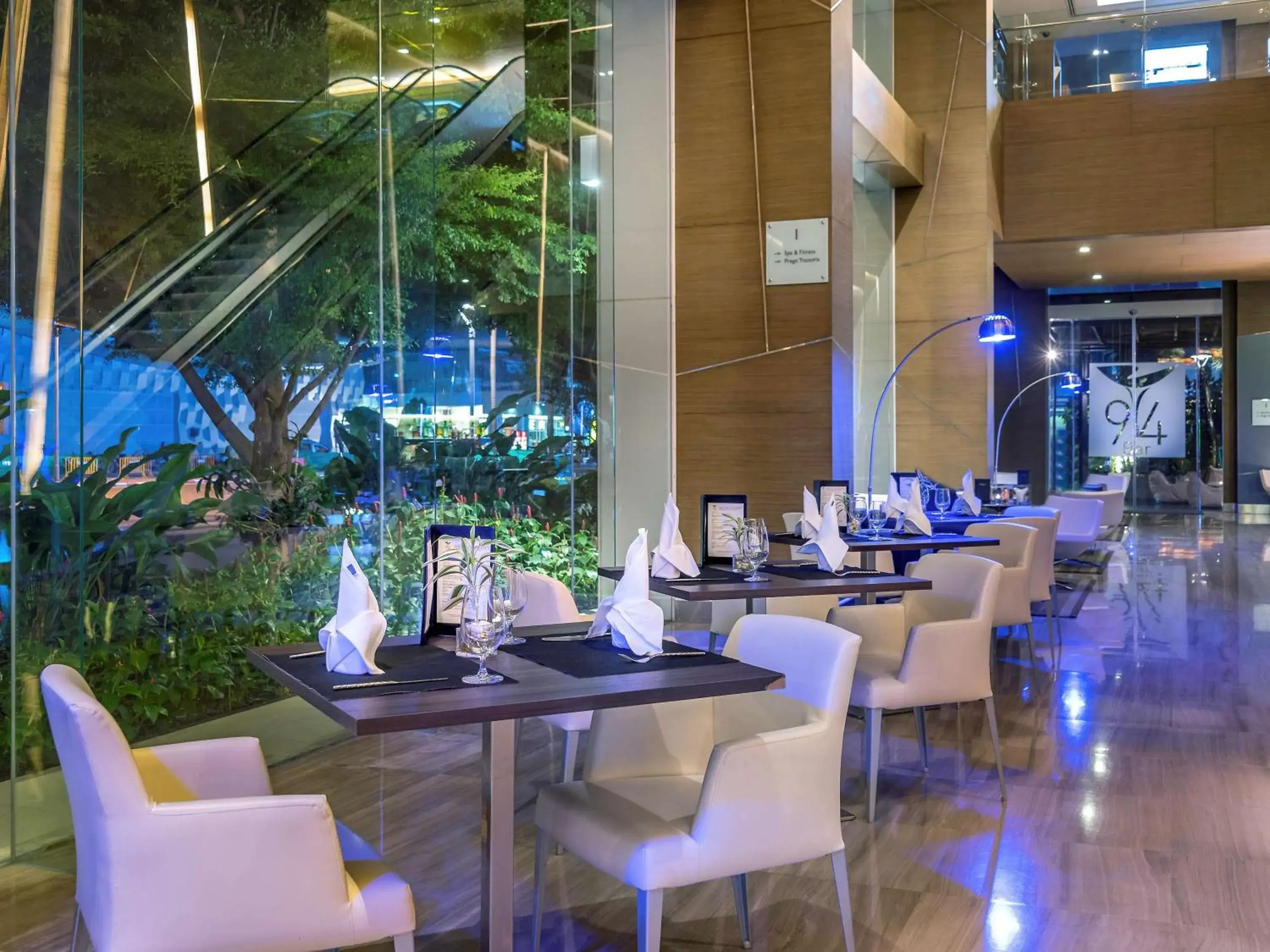 Lounge or bar, Restaurant/Places to Eat in Novotel Bangkok Impact Hotel