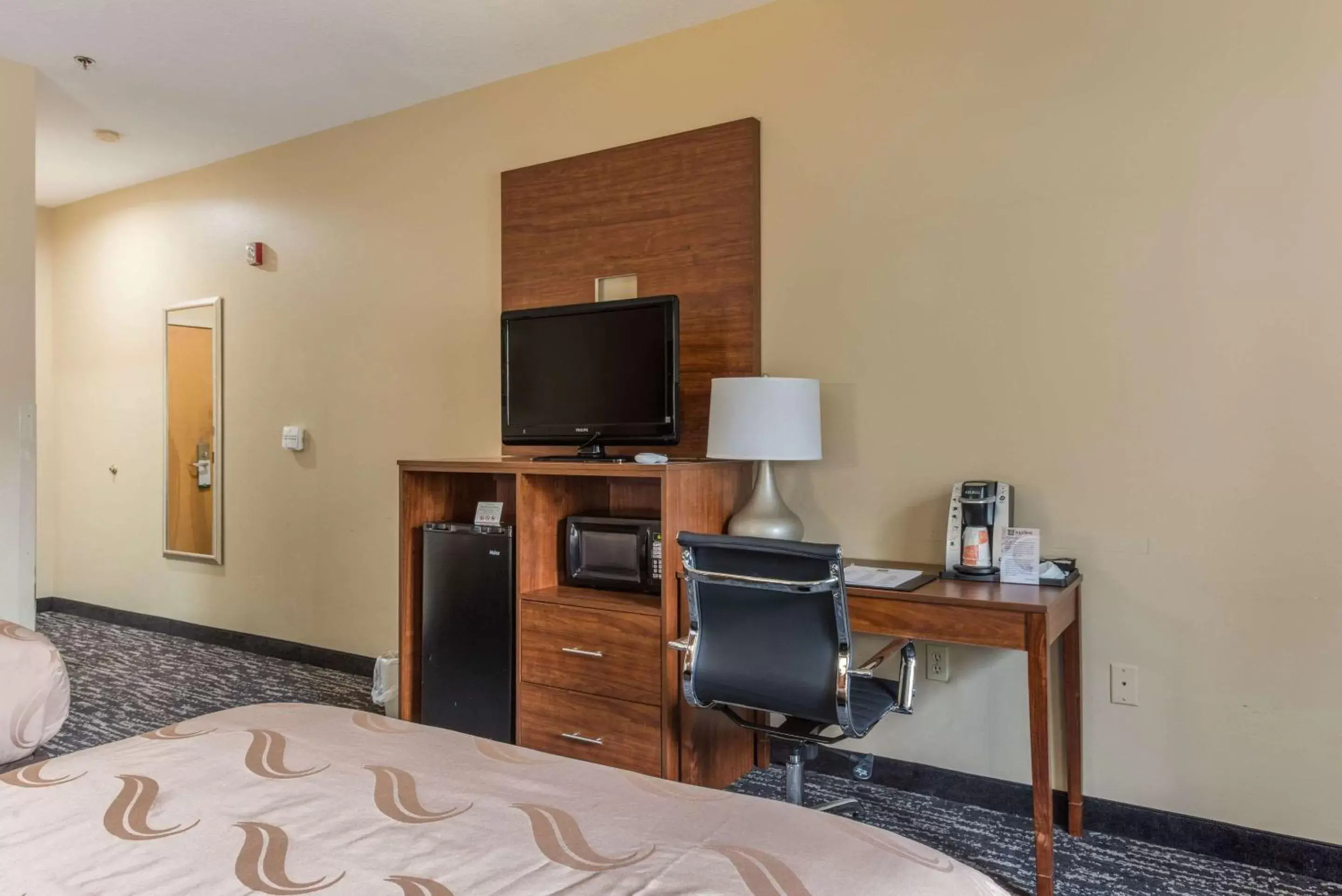Photo of the whole room, TV/Entertainment Center in Quality Inn & Suites Hendersonville - Flat Rock