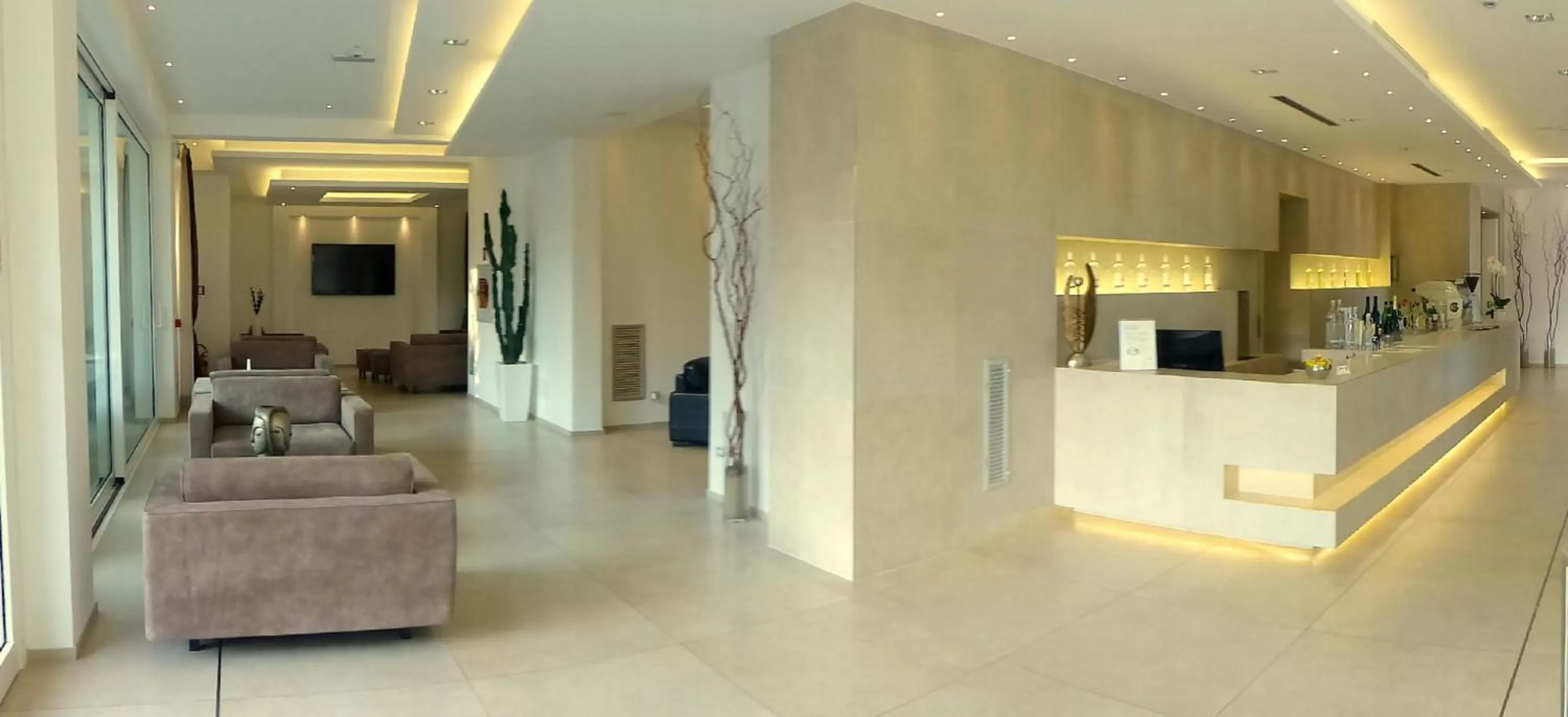 Communal lounge/ TV room in Baldinini Hotel