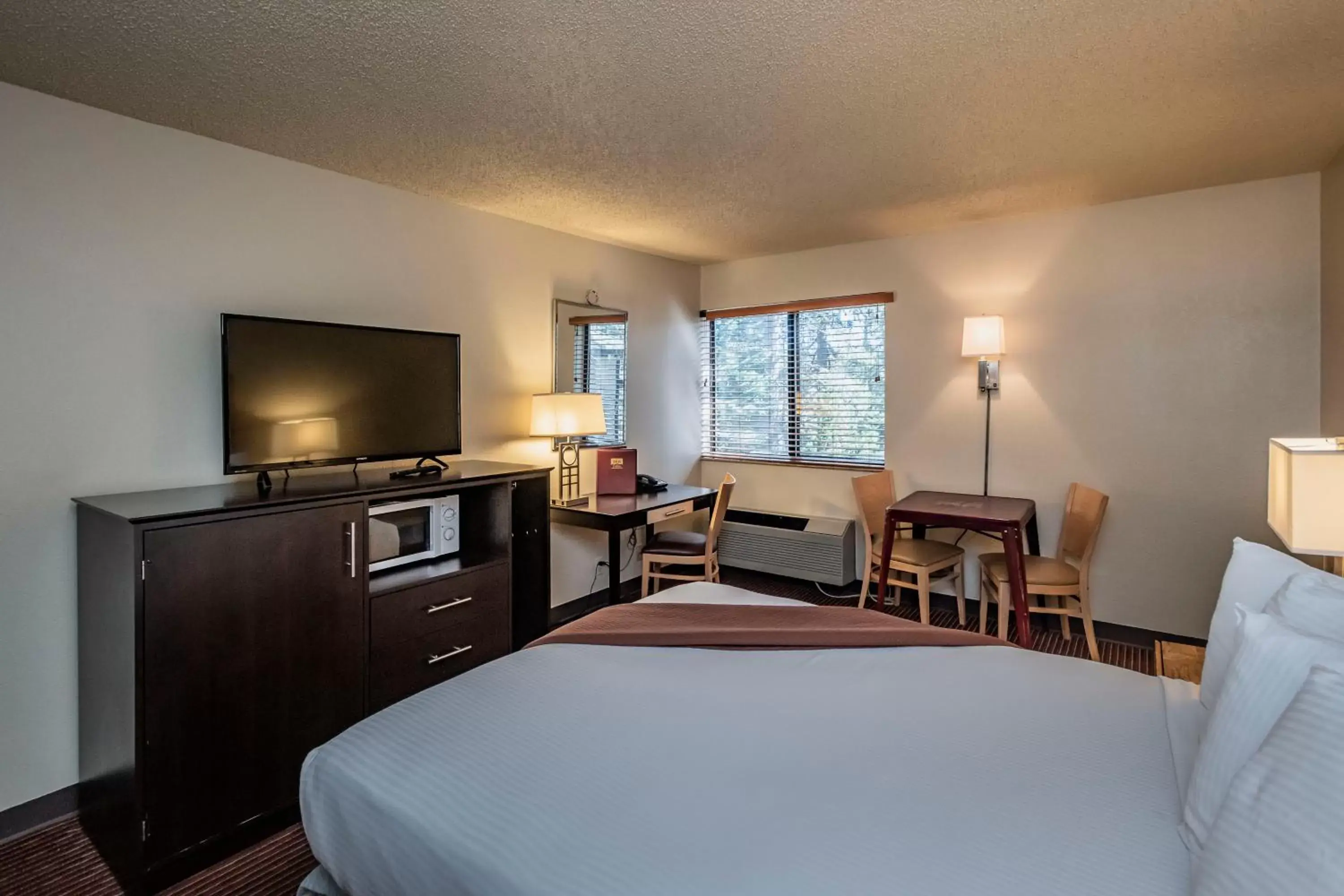 TV and multimedia, TV/Entertainment Center in Inn At Truckee