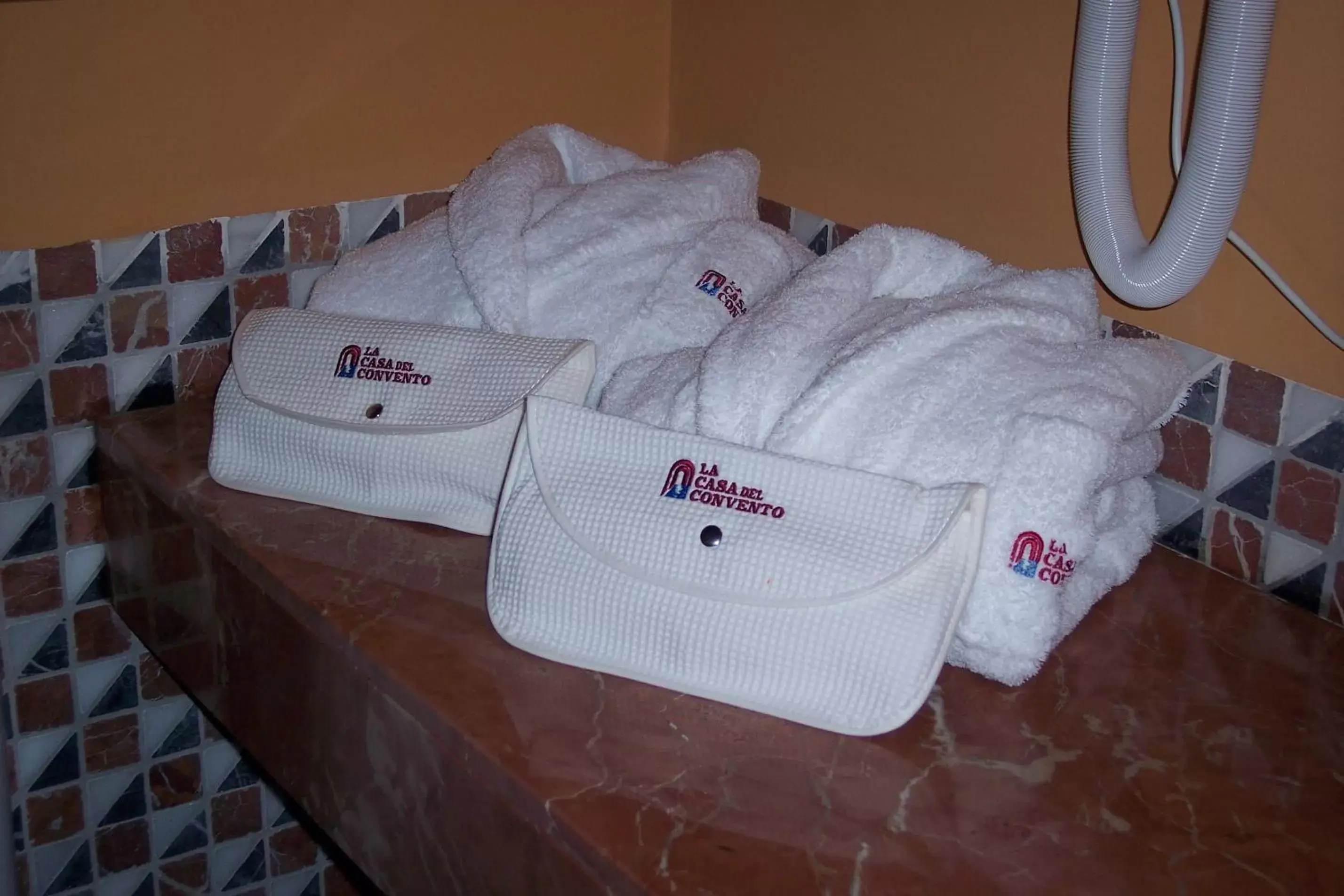 Bathroom, Bed in Hotel Spa La Casa Del Convento