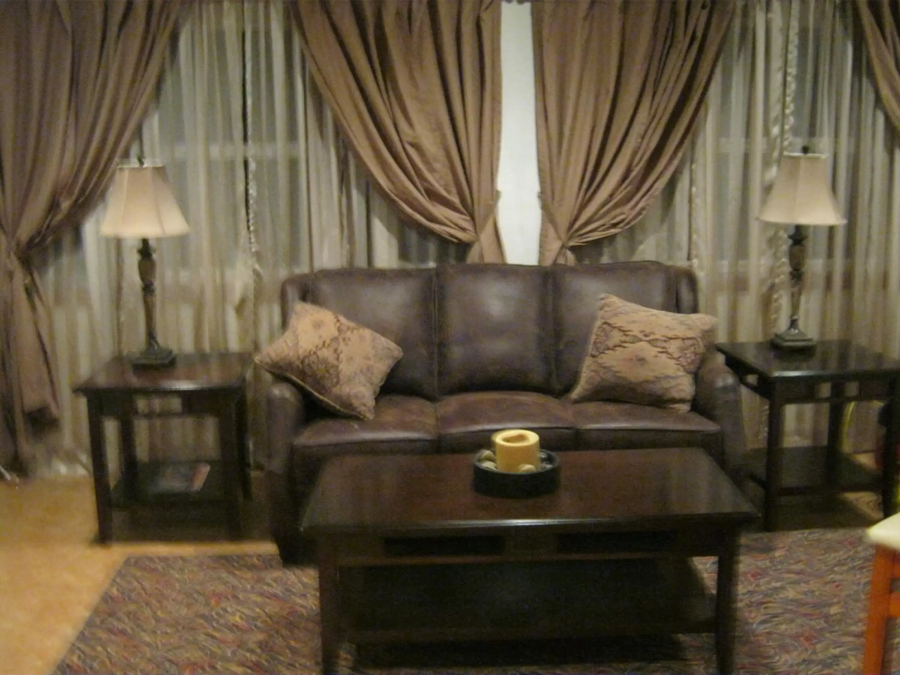 Living room, Lounge/Bar in Shady Brook Inn Village/Resort