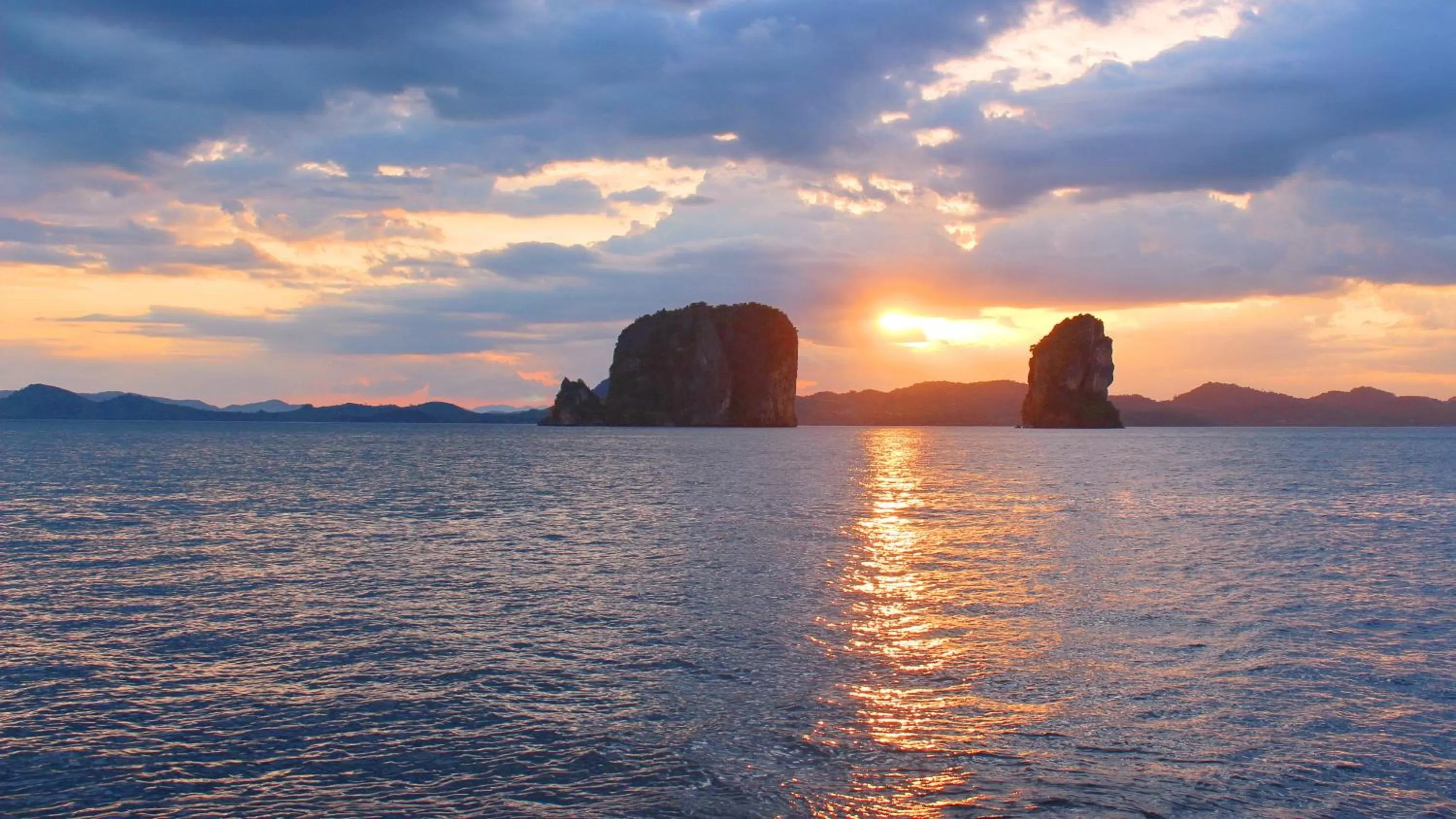 Sunset in Doo Dee Boutique Resort by Swiss Chalet