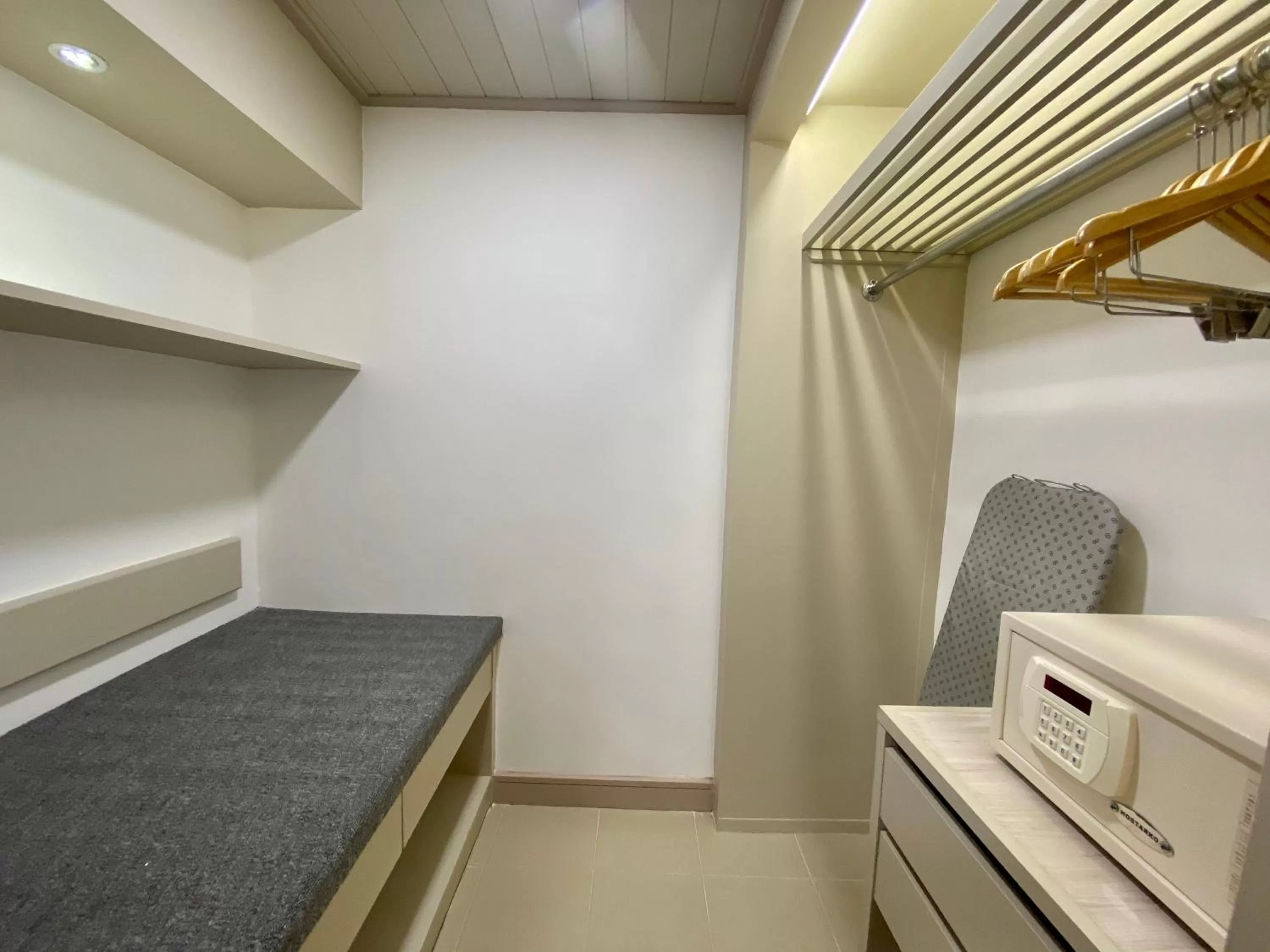 Area and facilities, Bed in Sabah Hotel