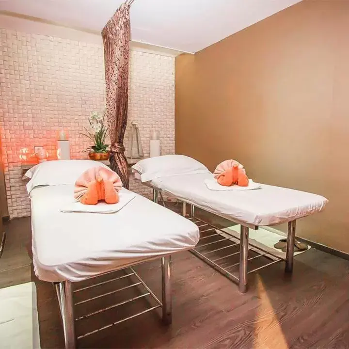 Spa and wellness centre/facilities in Hotel XYZ Spa and wellness centre/facilities in Hotel XYZ