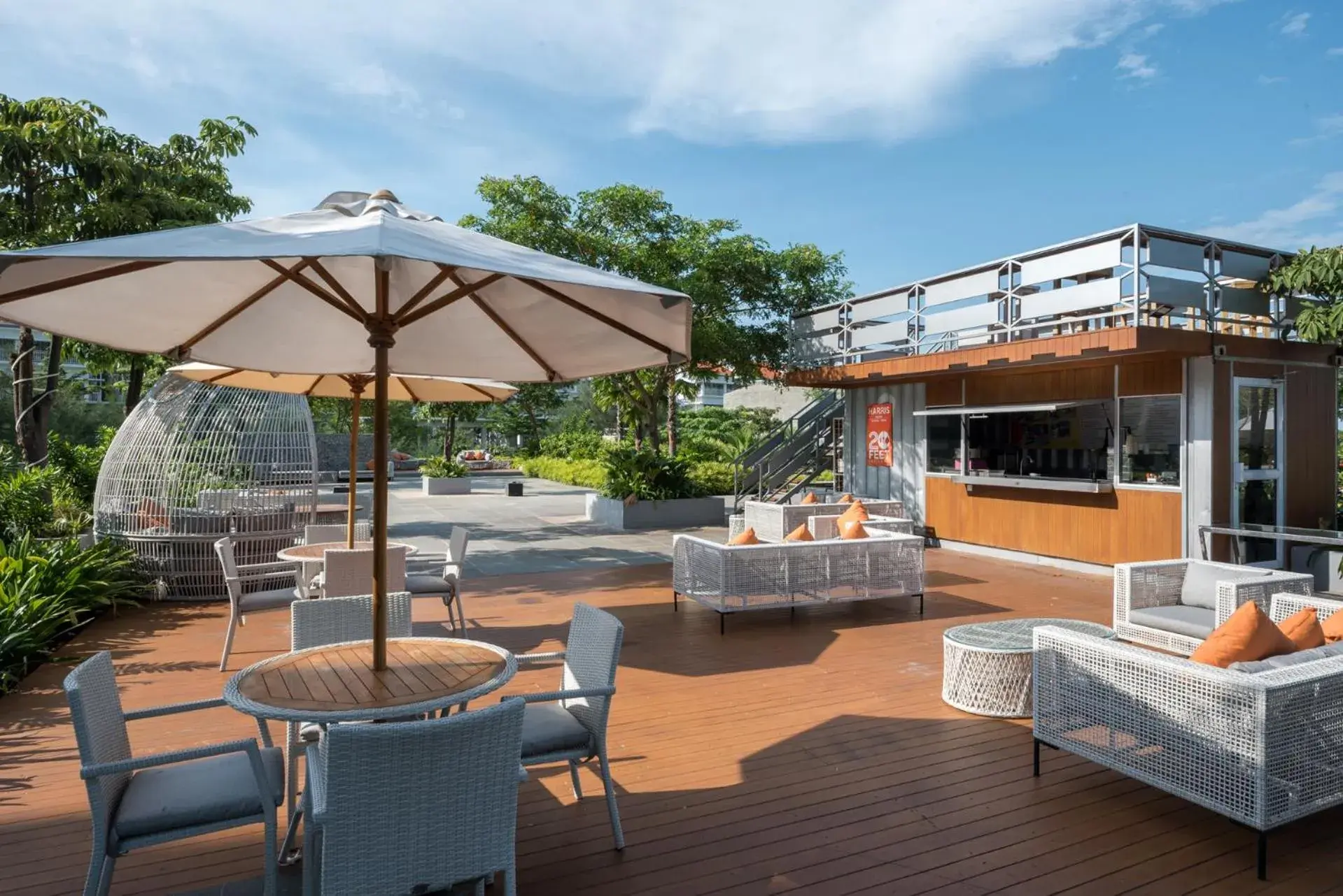 Lounge or bar in HARRIS Resort Barelang Batam Lounge or bar in HARRIS Resort Barelang Batam