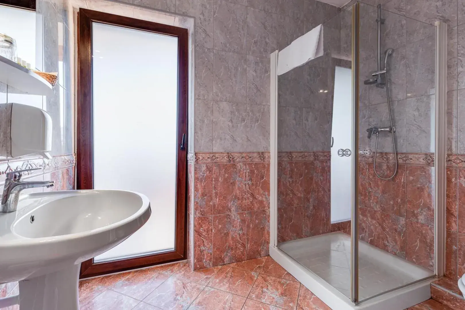 Shower, Bathroom in Hotel Marinko