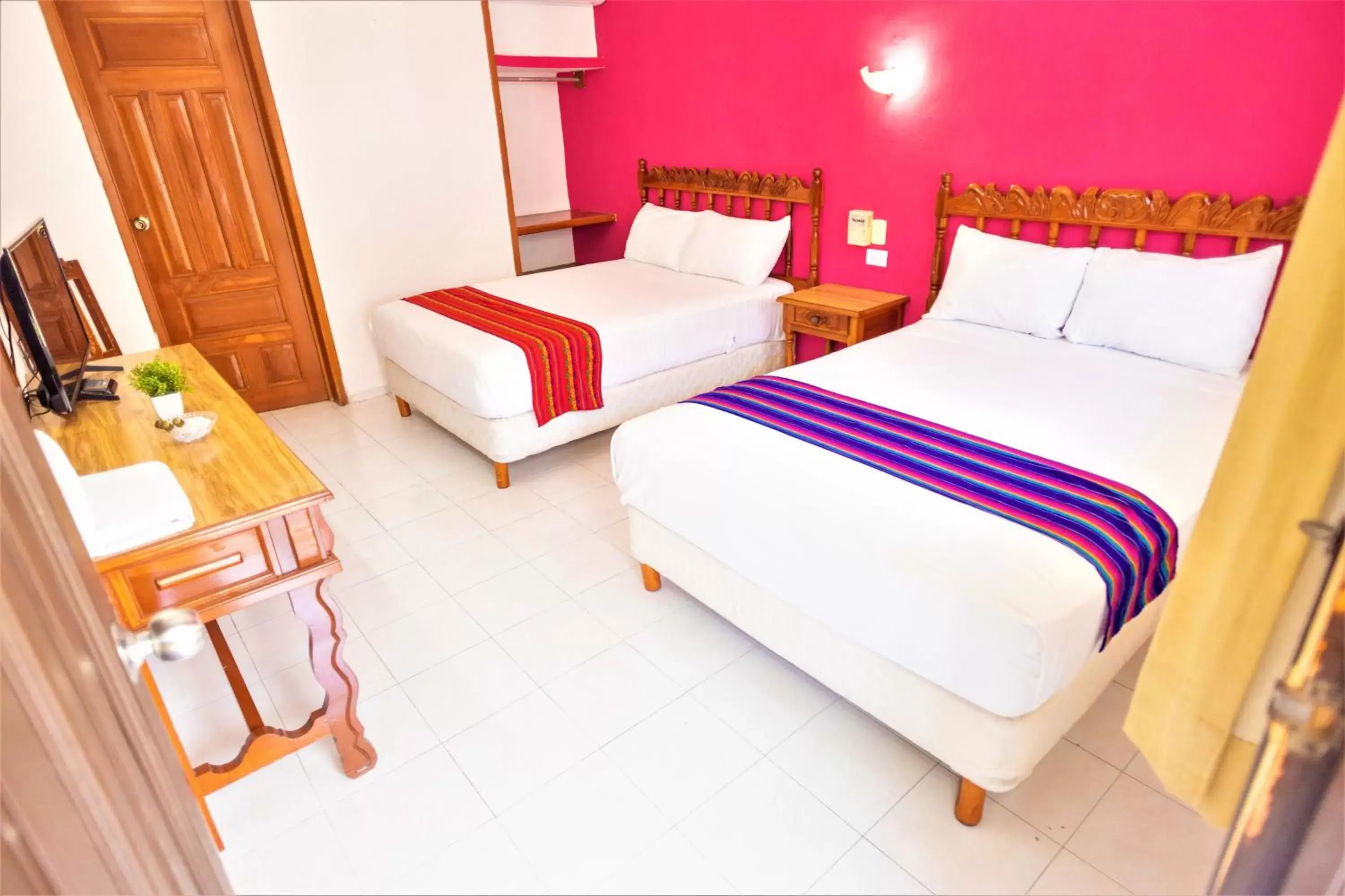 Photo of the whole room, Bed in Hotel San Juan Mérida