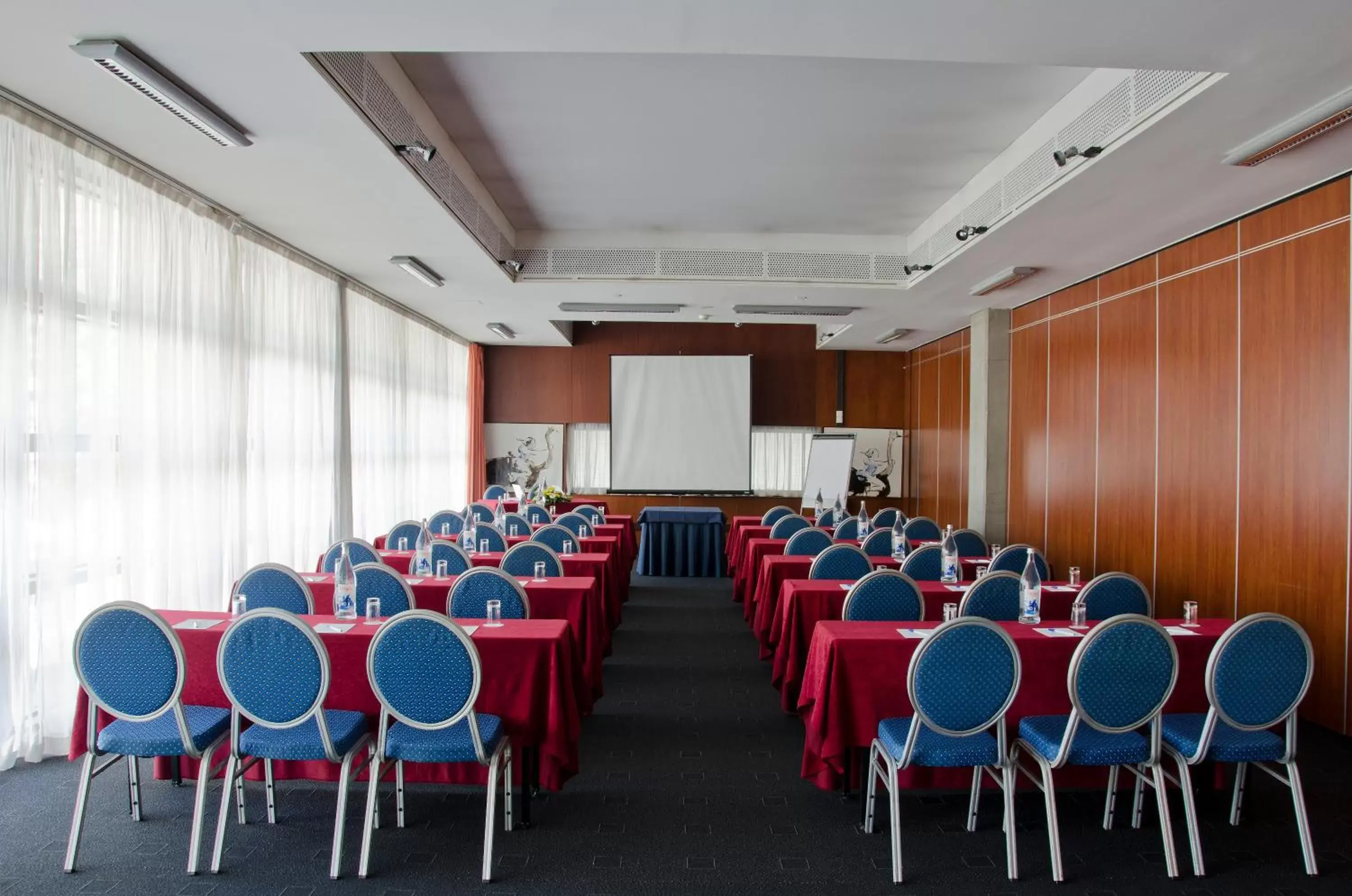 Business facilities in VIP Executive Arts Hotel