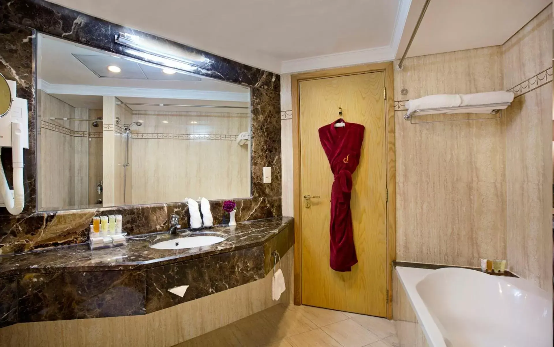 Bathroom in City Seasons Hotel Dubai