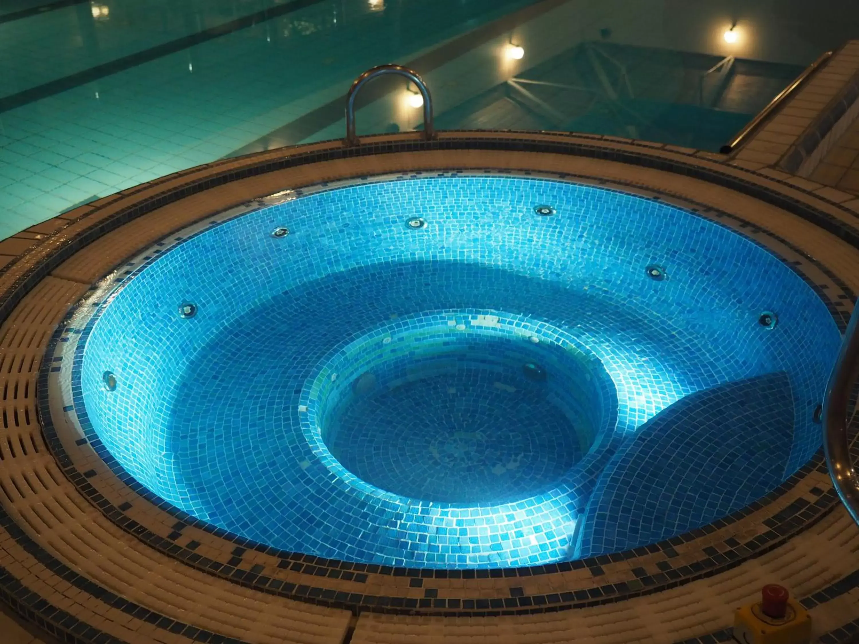 Swimming pool in Tullamore Court Hotel