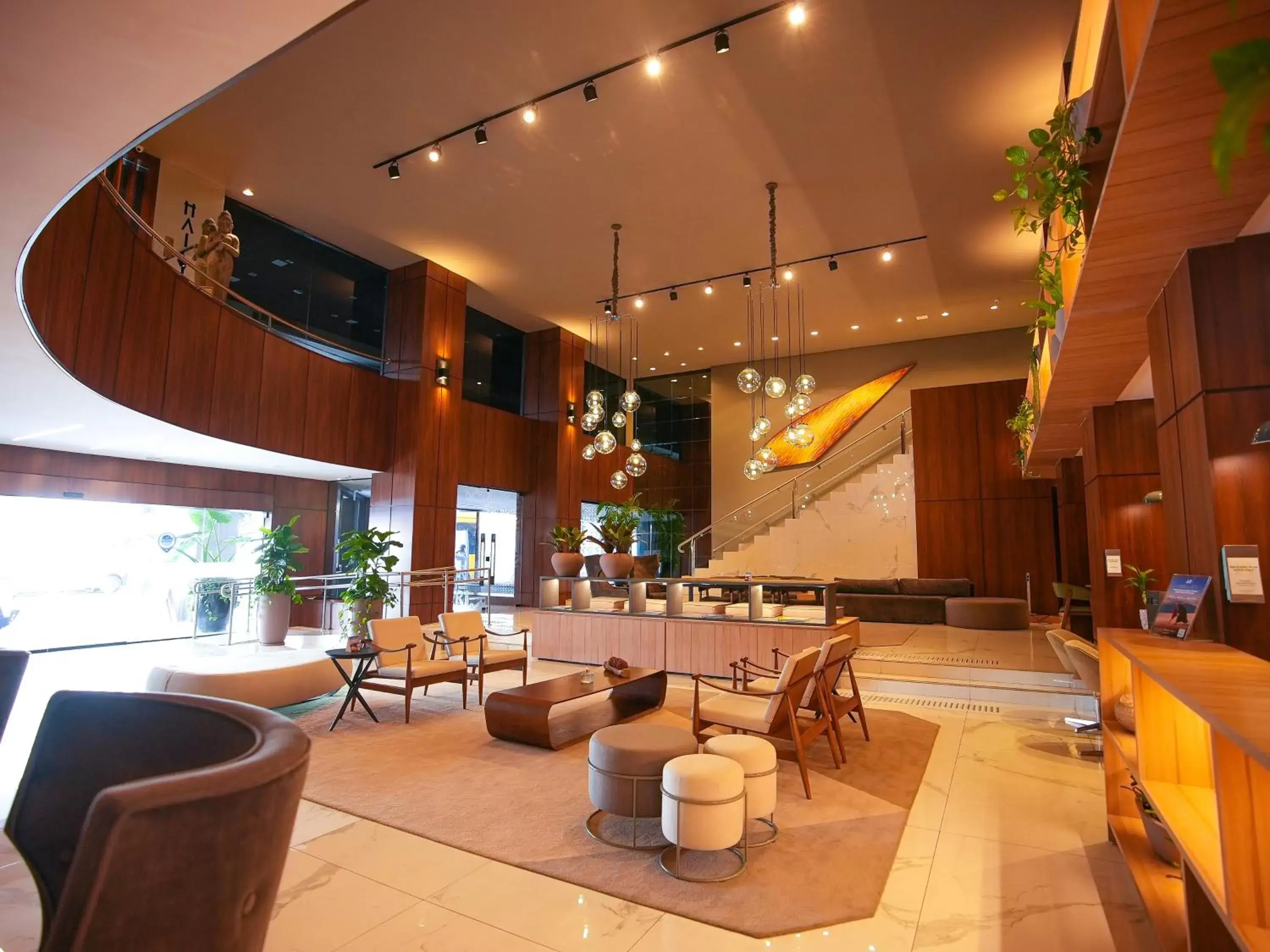 Seating area, Lounge/Bar in Grand Mercure Curitiba Rayon