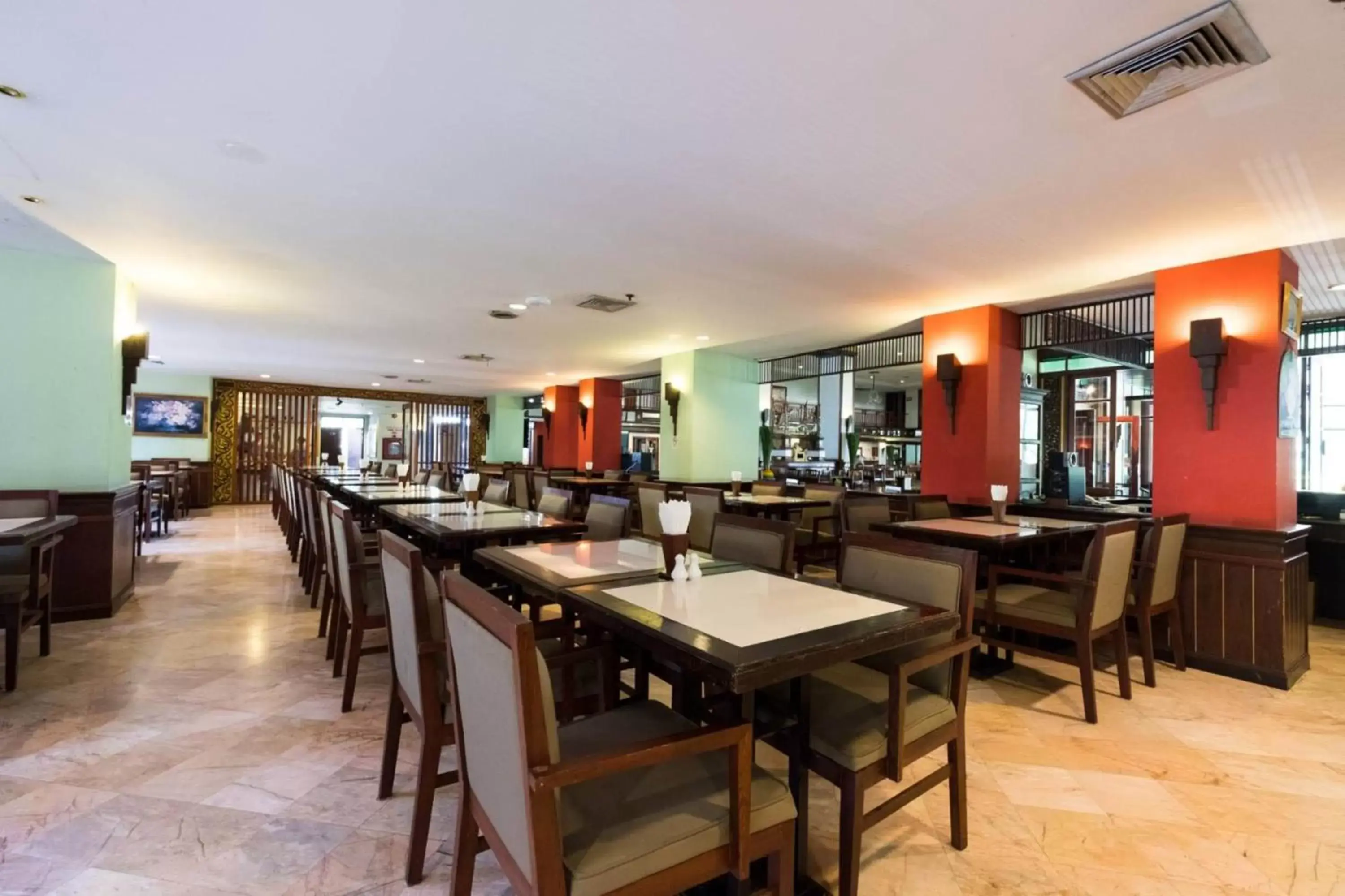 Restaurant/Places to Eat in Jomtien Thani Hotel