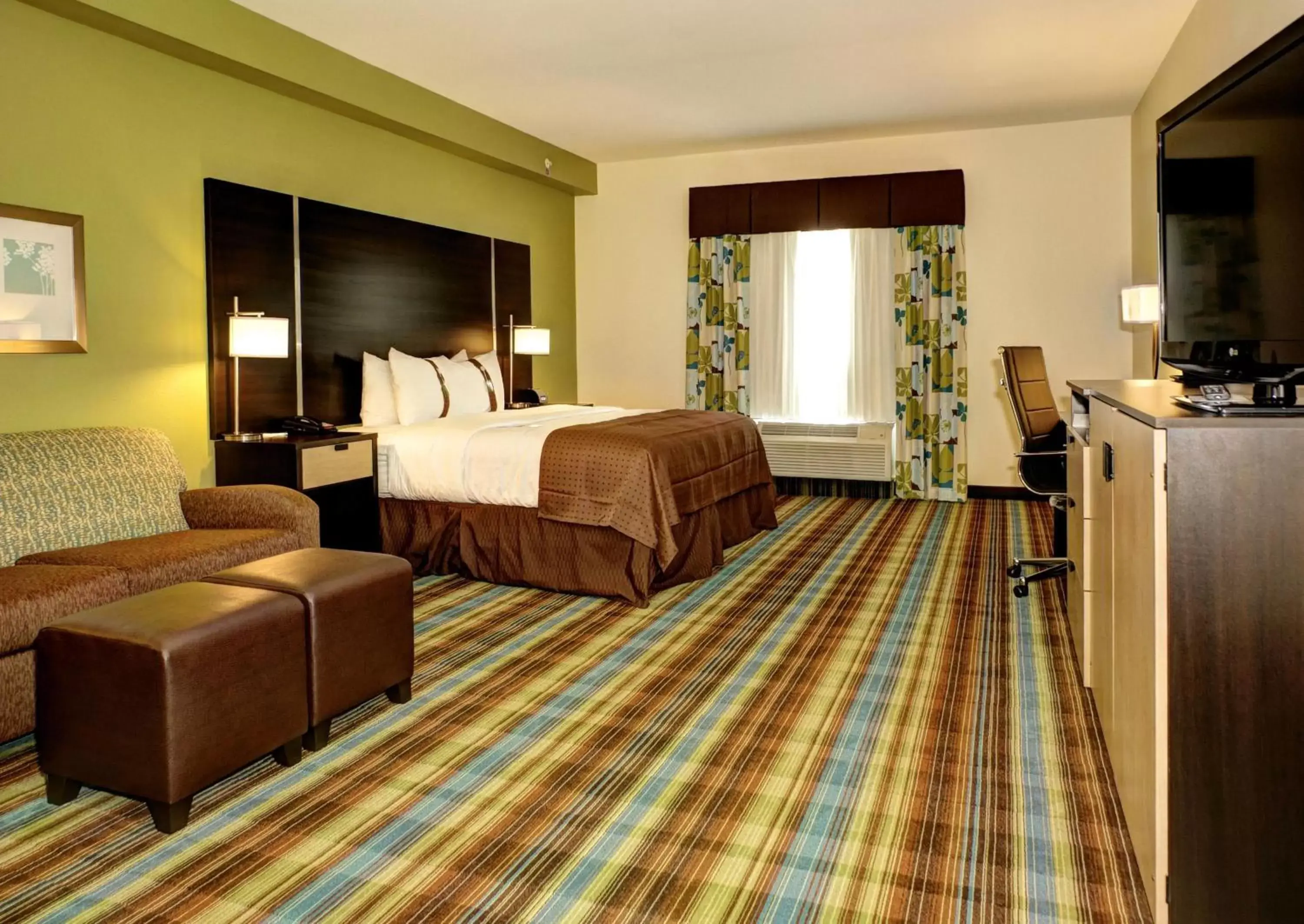 Photo of the whole room in Holiday Inn Christiansburg Blacksburg, an IHG Hotel