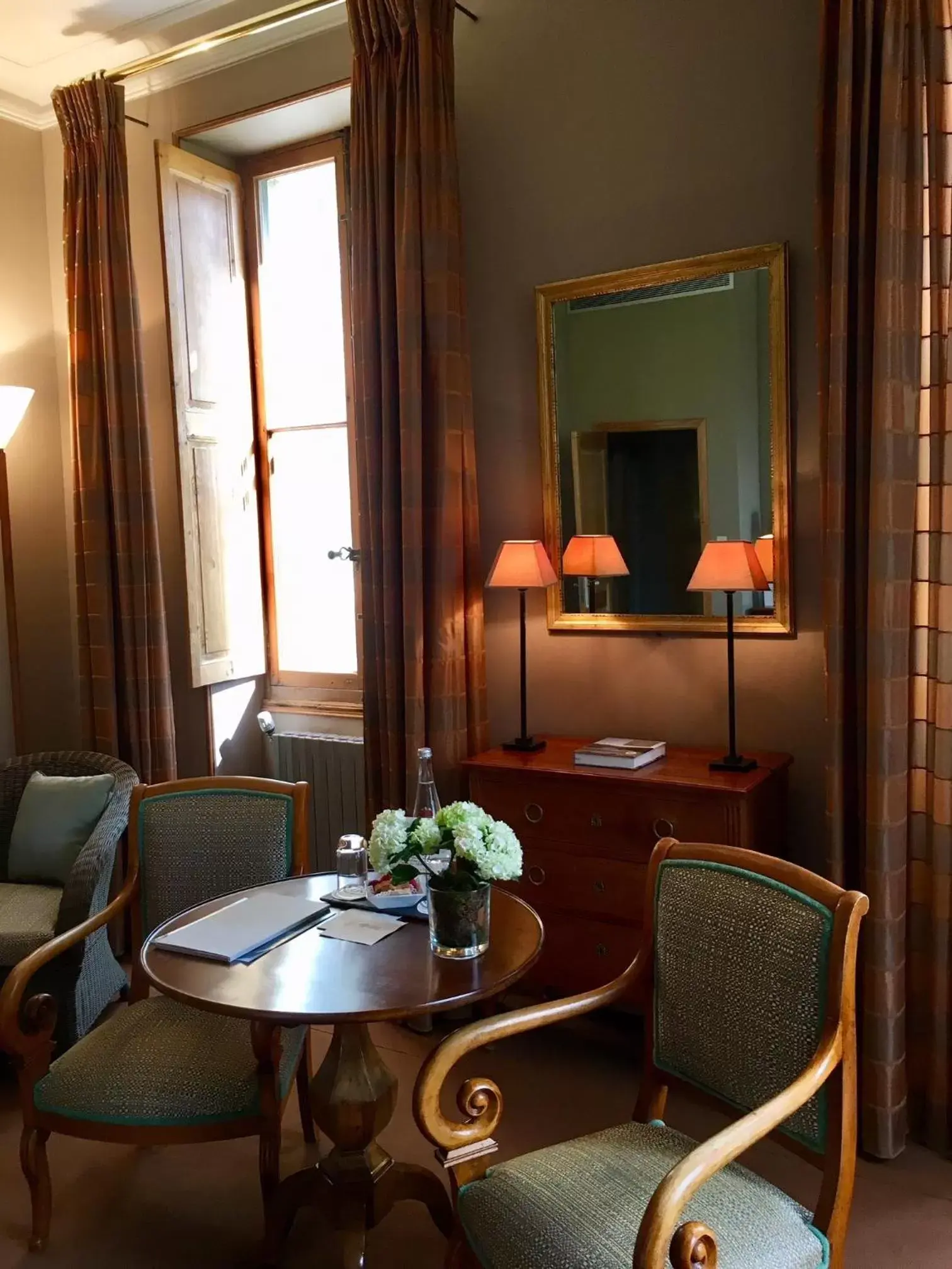 Seating Area in Hotel Château Des Alpilles