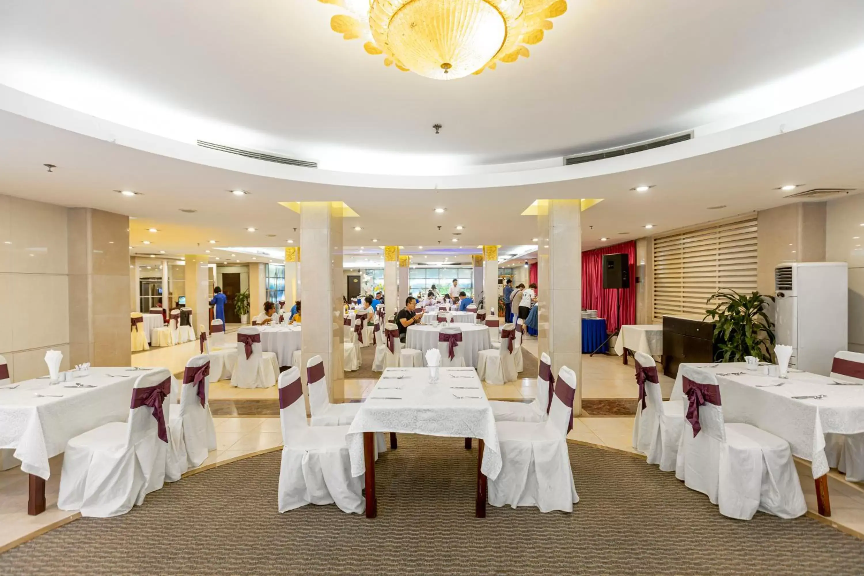 Restaurant/places to eat, Banquet Facilities in Bao Son International Hotel