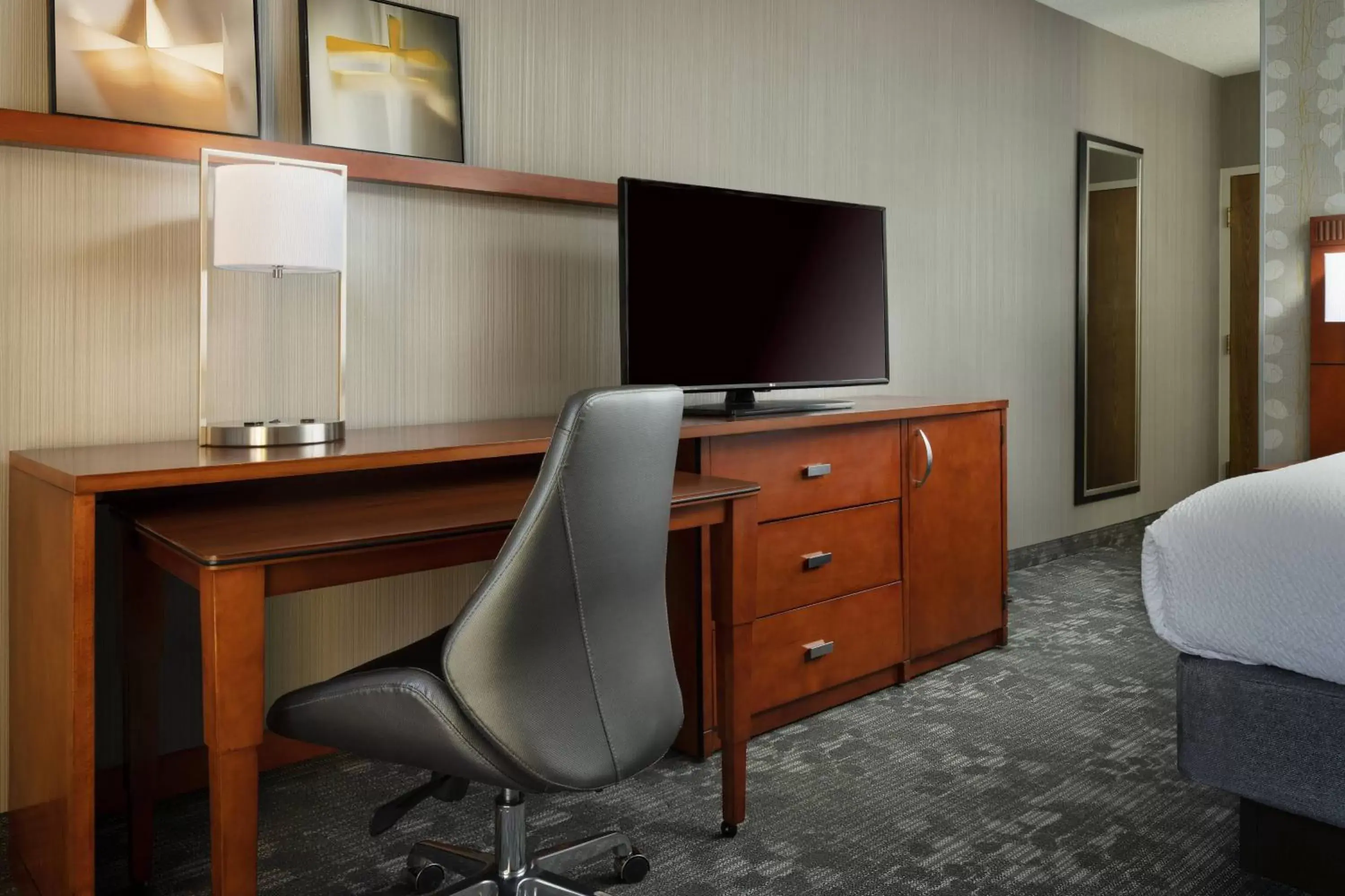 Photo of the whole room, TV/Entertainment Center in Courtyard by Marriott Phoenix Mesa