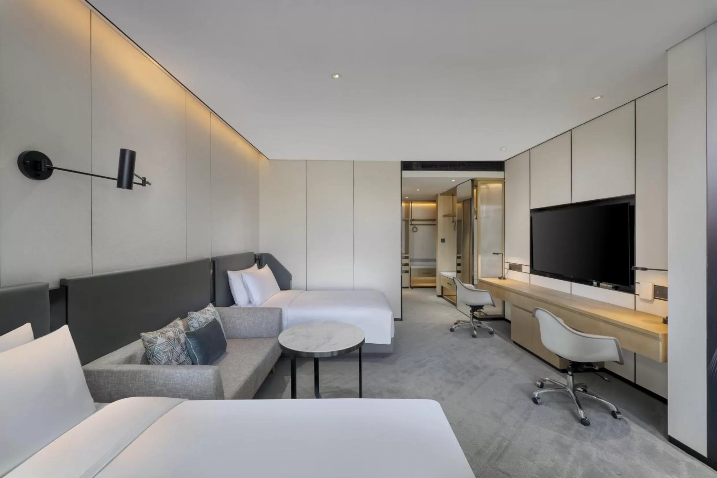 Photo of the whole room, Bed in Crowne Plaza Quanzhou Riverview by IHG