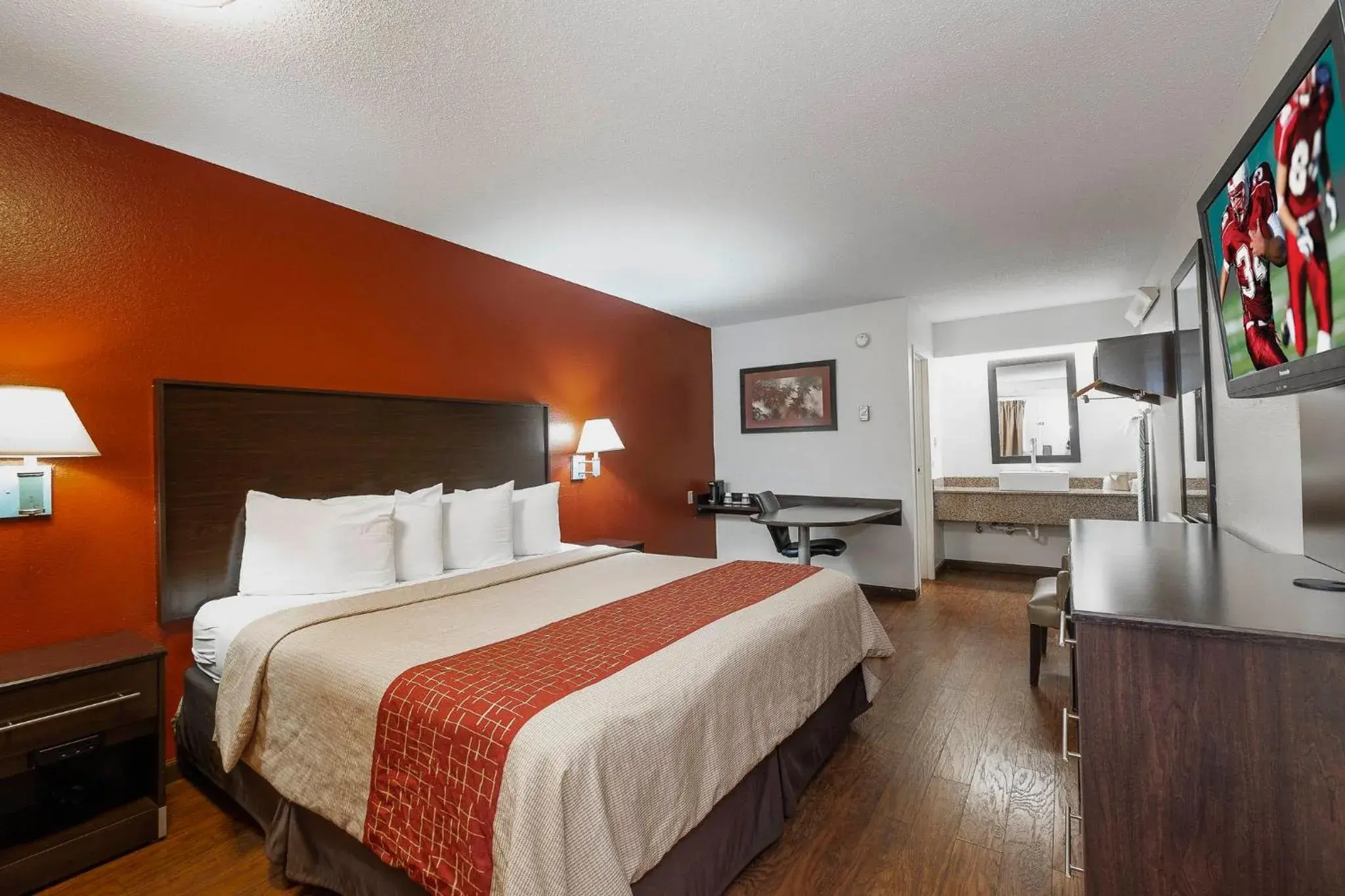 Photo of the whole room in Red Roof Inn Jackson North – Ridgeland