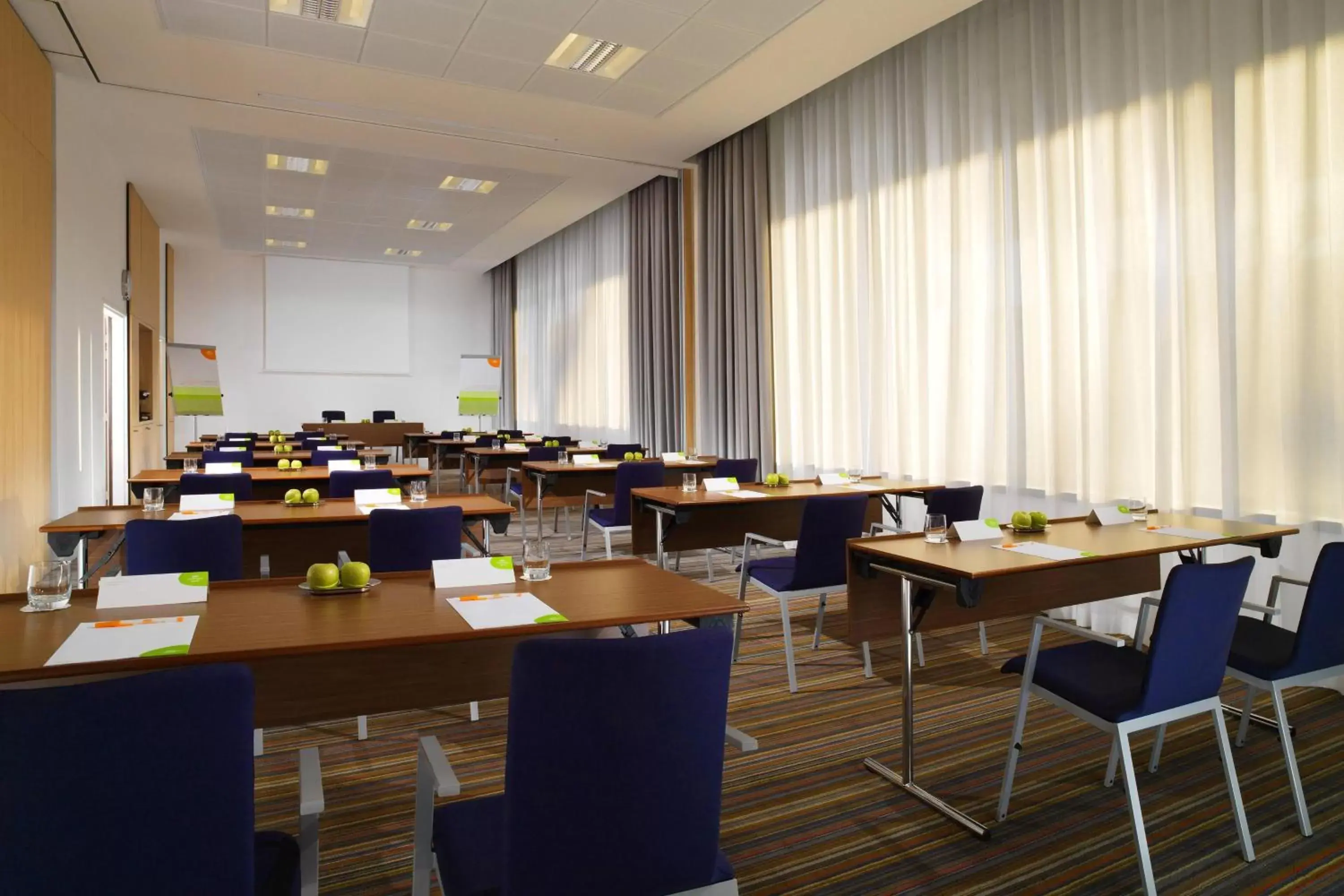 Meeting/conference room, Restaurant/Places to Eat in Courtyard by Marriott Montpellier