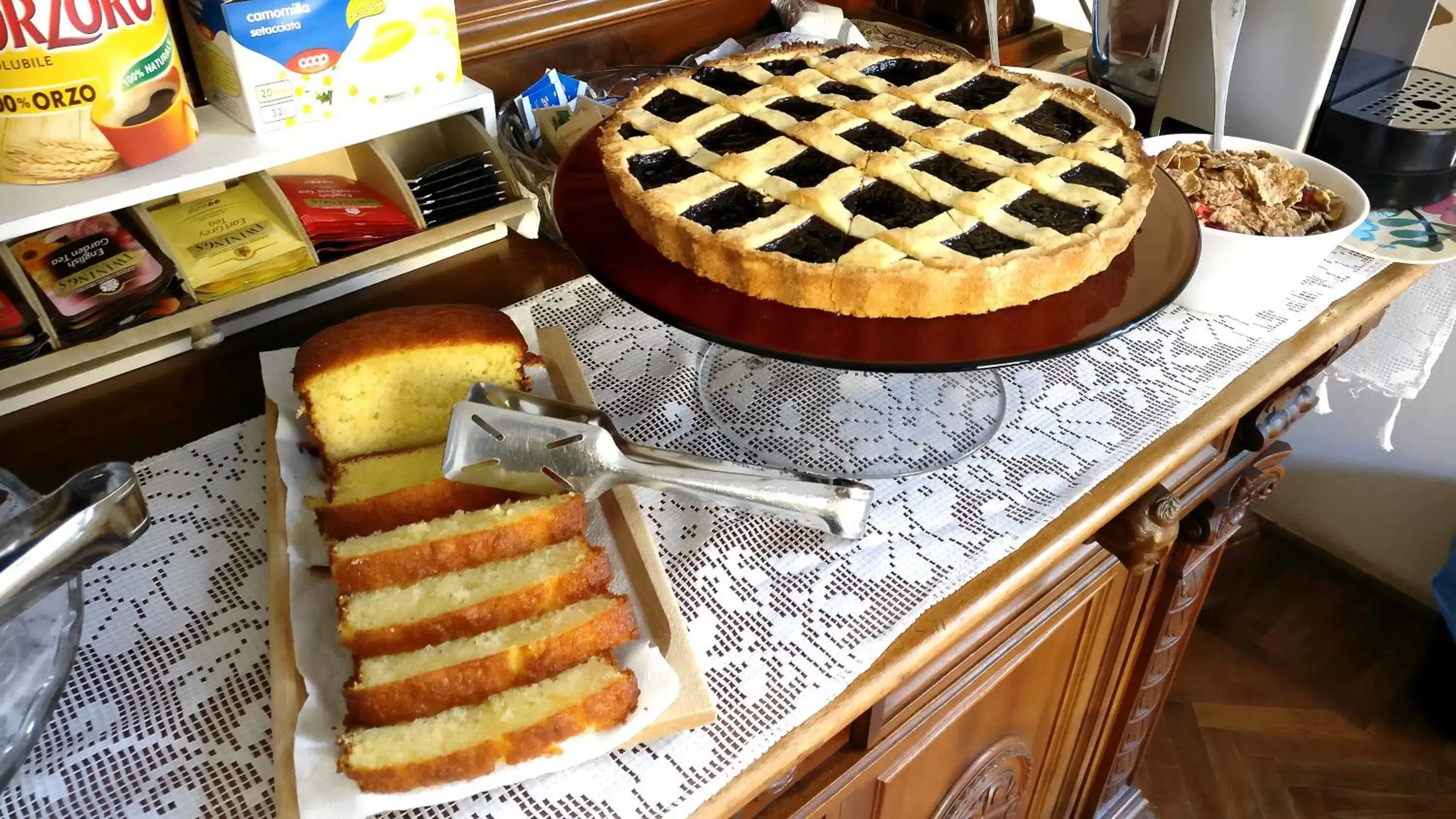 Continental breakfast in La Chicca B&B Siena