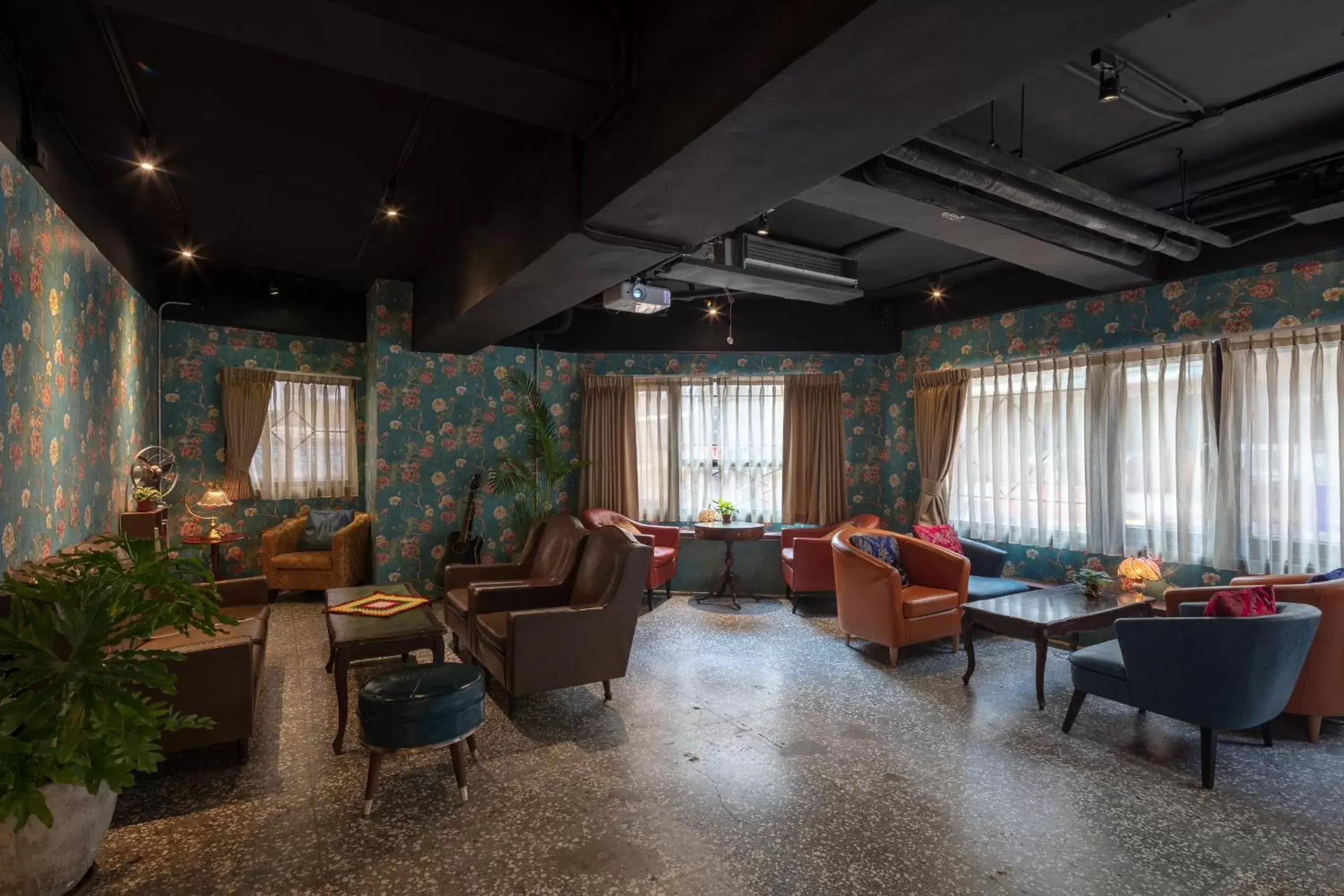 Communal lounge/ TV room, Lounge/Bar in Cho Hotel