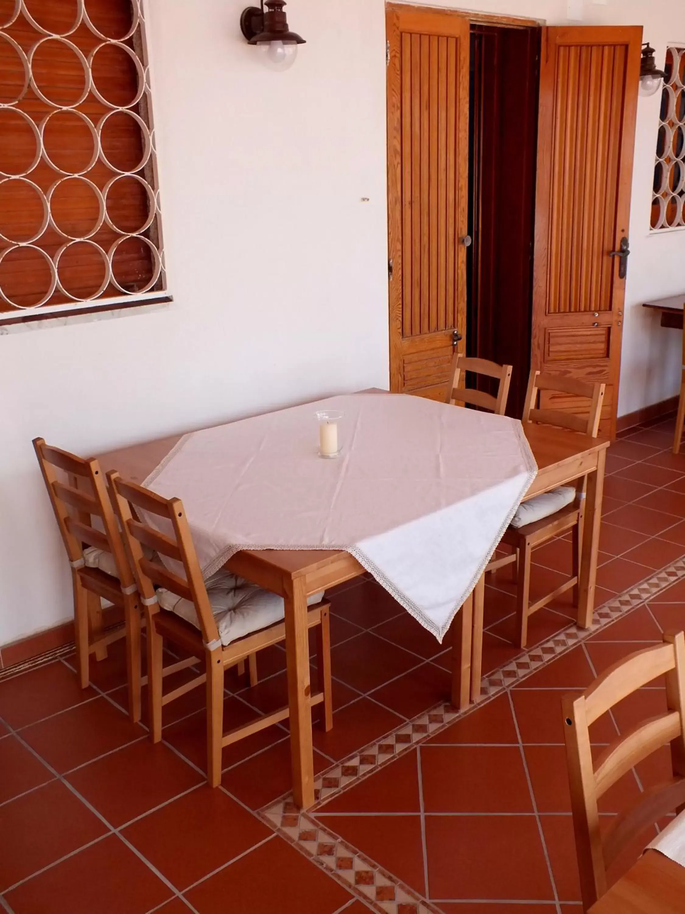 Communal lounge/ TV room, Dining Area in B&B Villa sul Mare