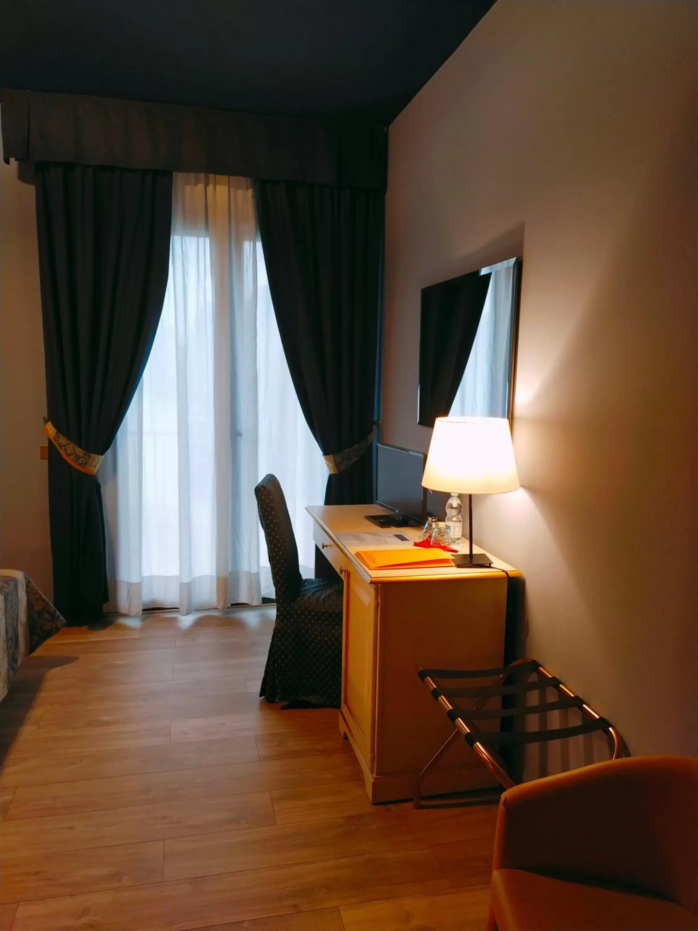 Bedroom, TV/Entertainment Center in LAERTE PALACE HOTEL