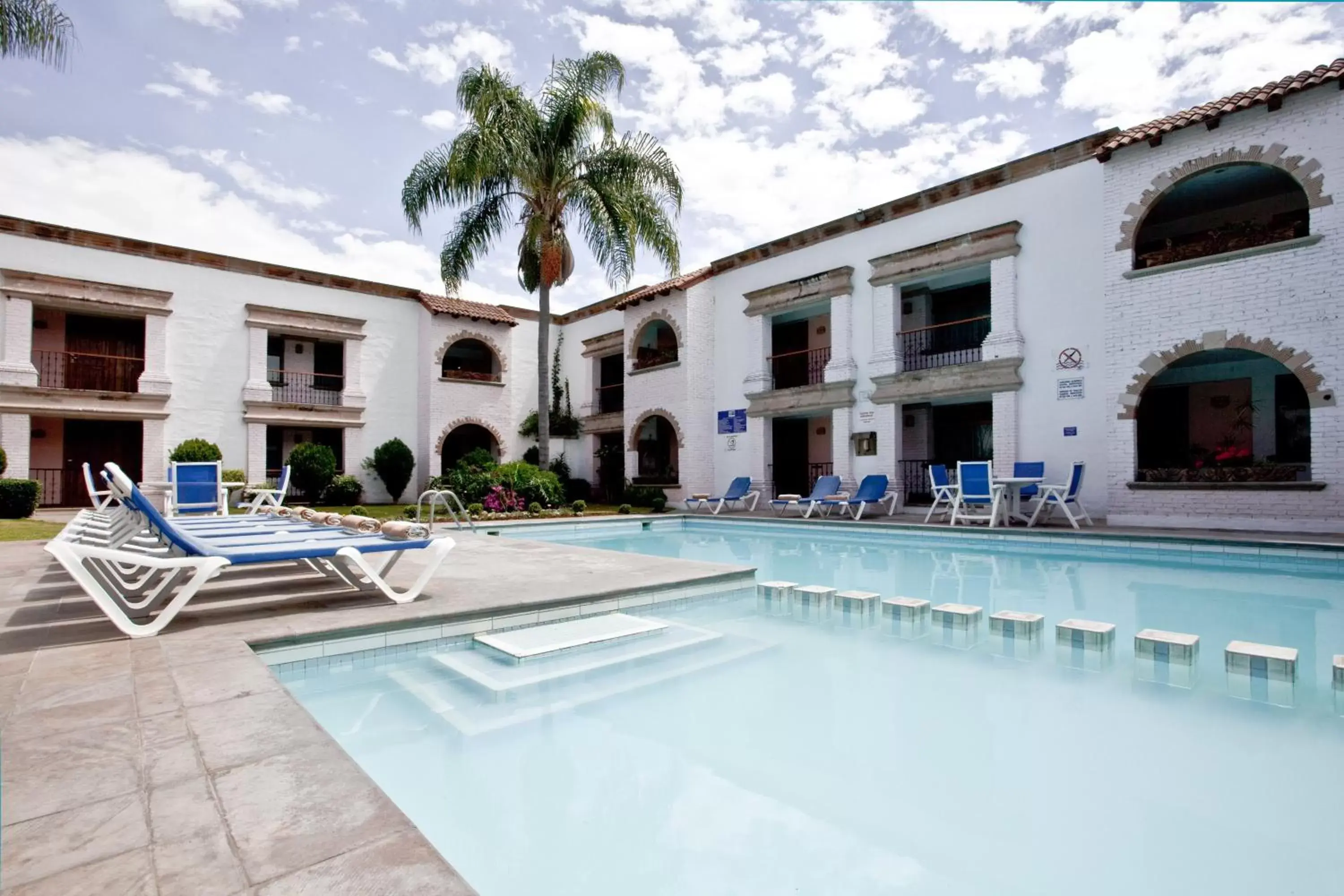 Swimming Pool in Holiday Inn Express Morelia, an IHG Hotel