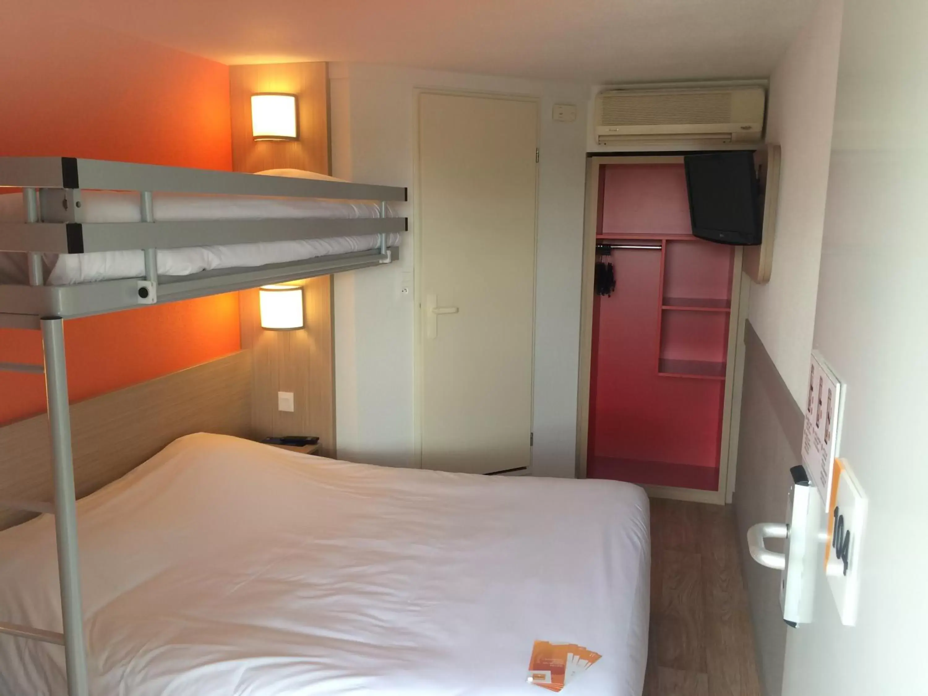 Bed, Bunk Bed in Premiere Classe Angoulême La Couronne
