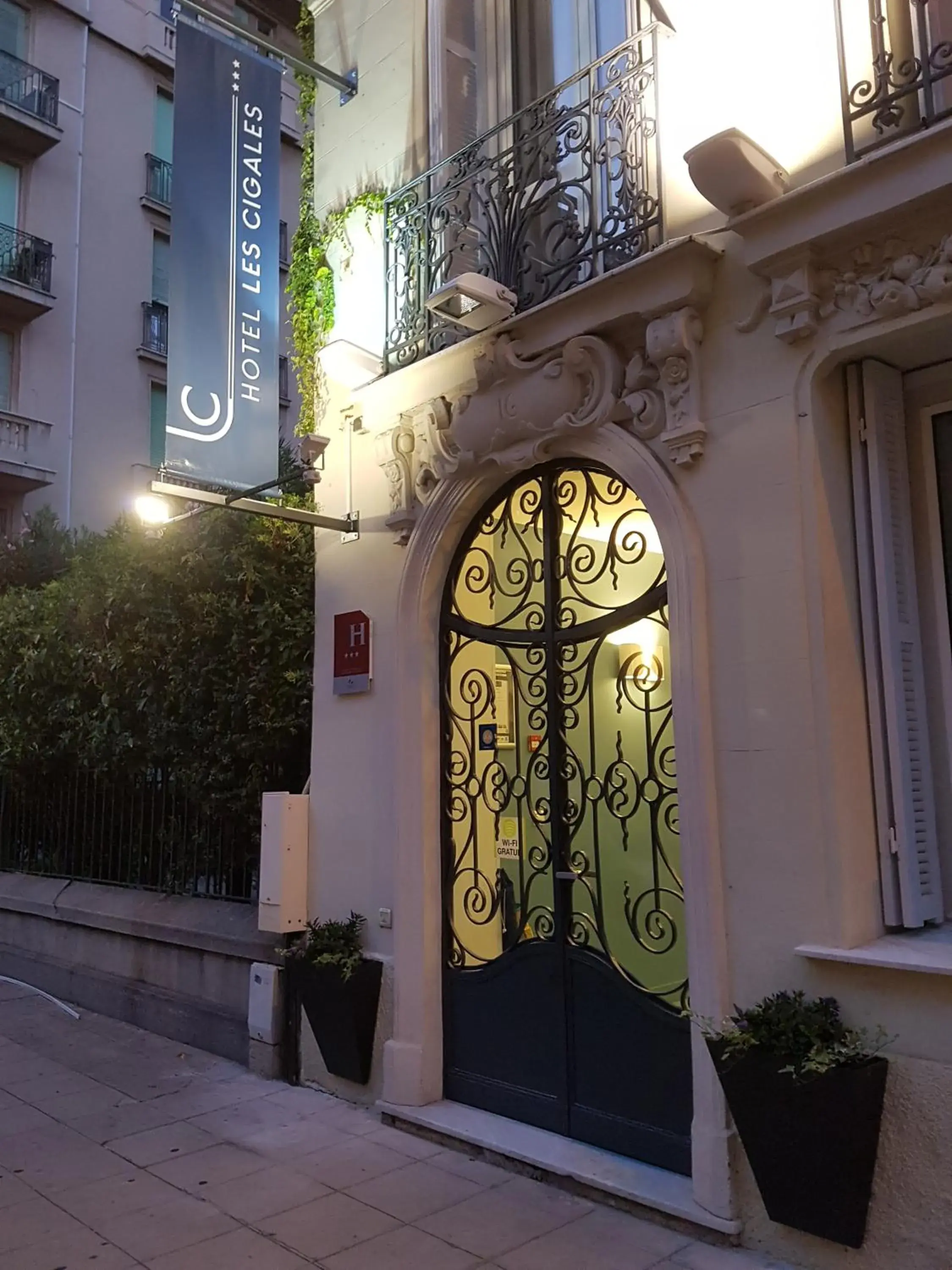 Property building in Hotel Les Cigales