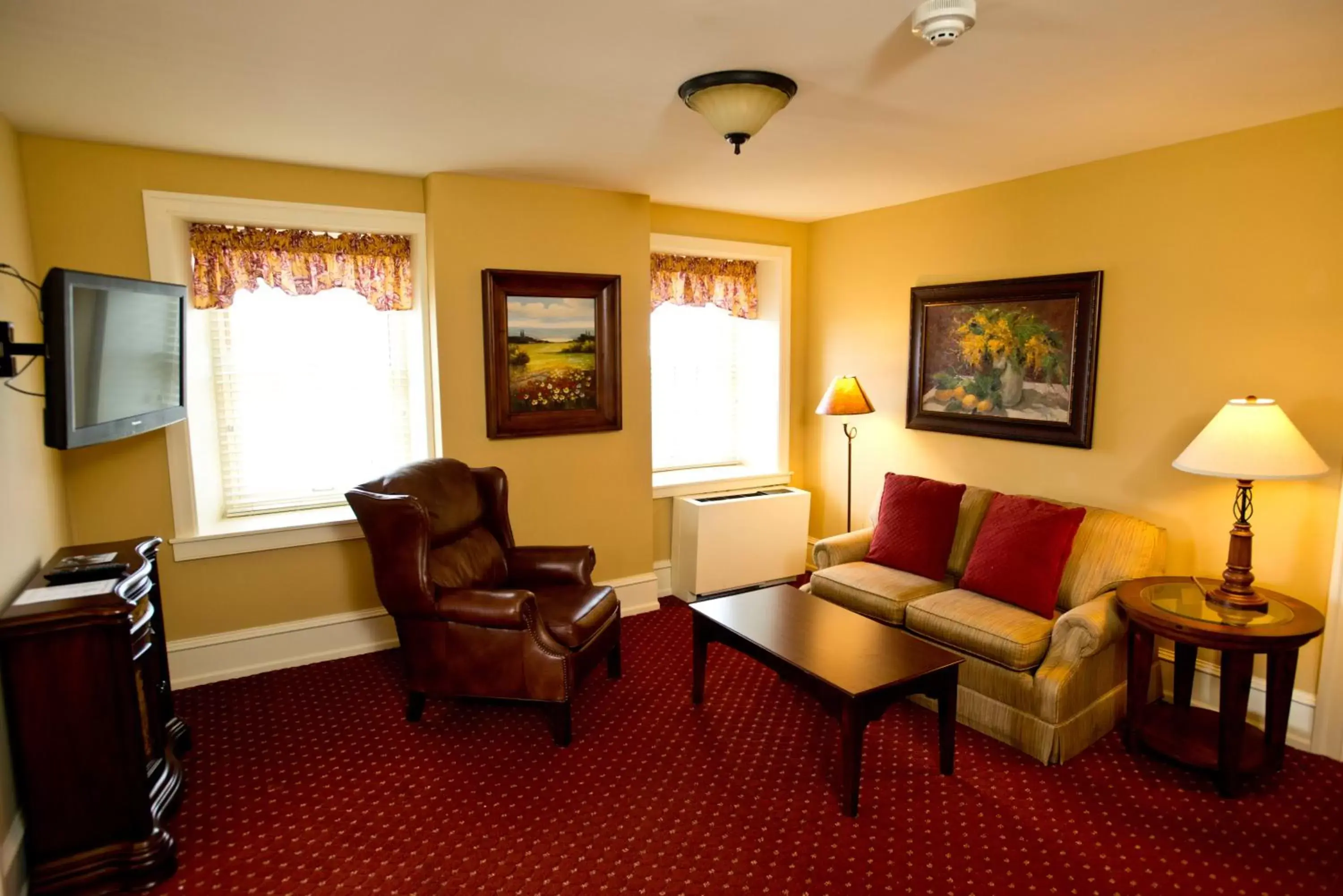 Living room, Seating Area in Normandy Farm Hotel & Conference Center