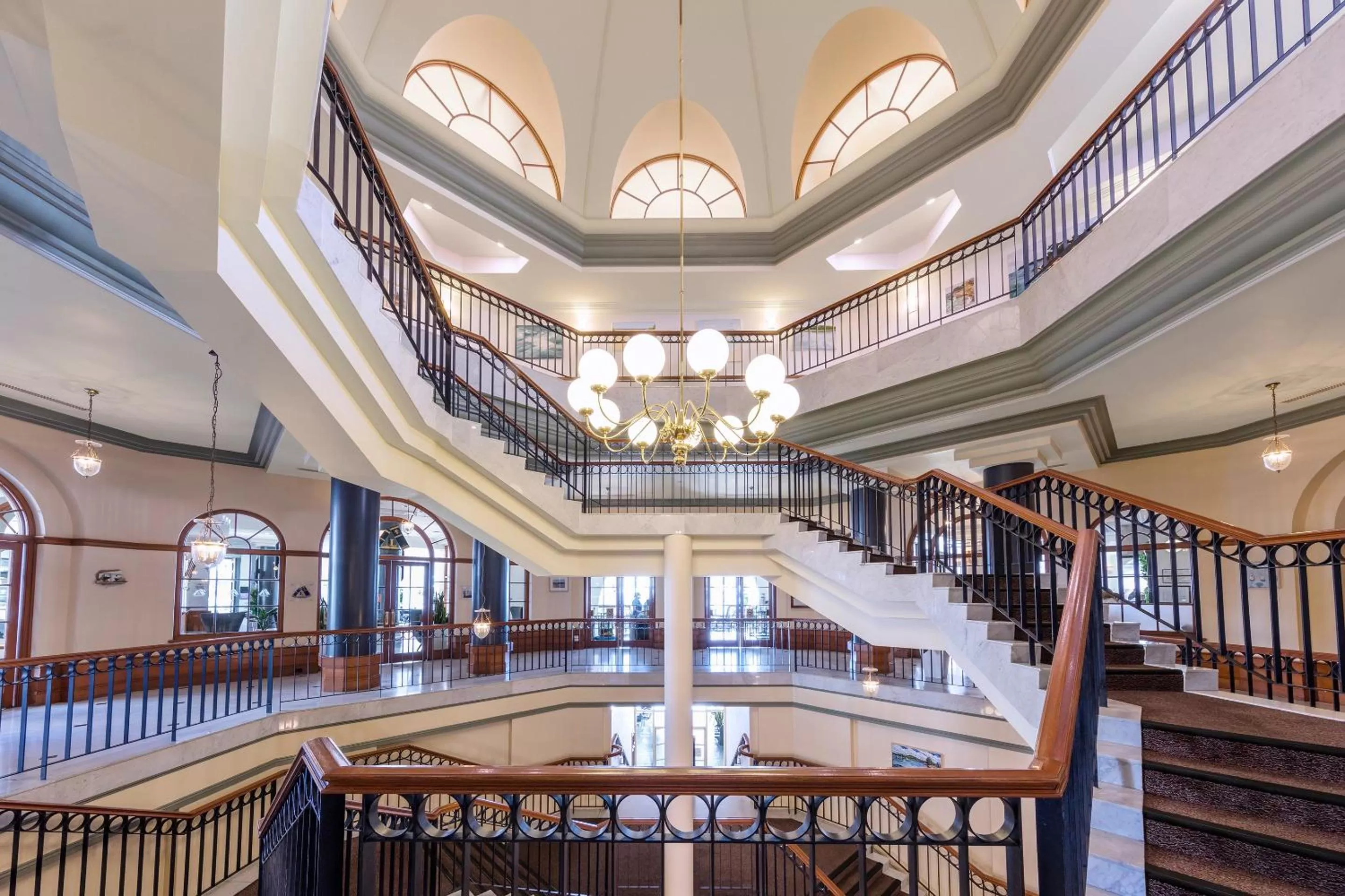 Lobby or reception in Crowne Plaza Terrigal Pacific by IHG