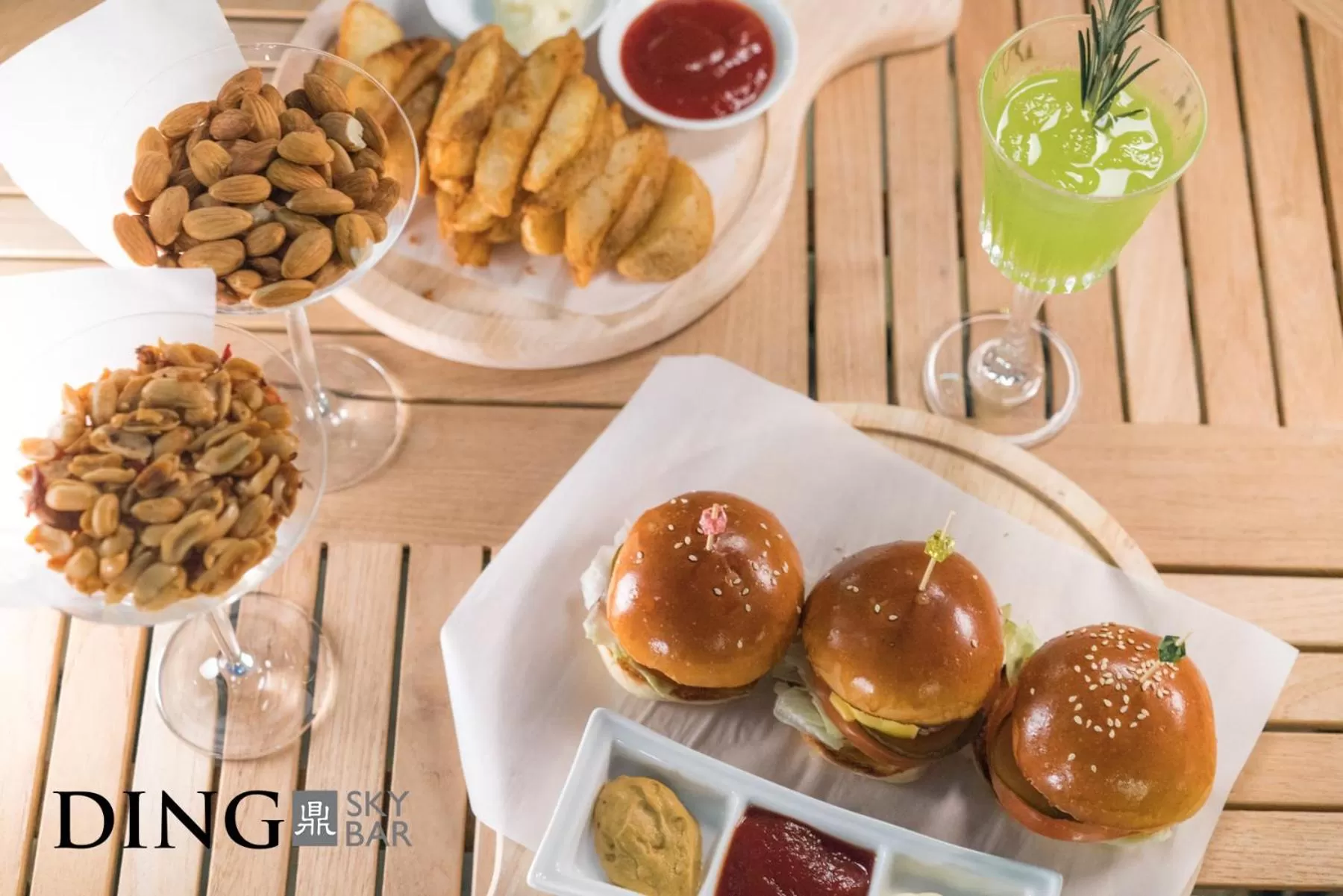 Lounge or bar, Food in Fraser Suites Shenzhen