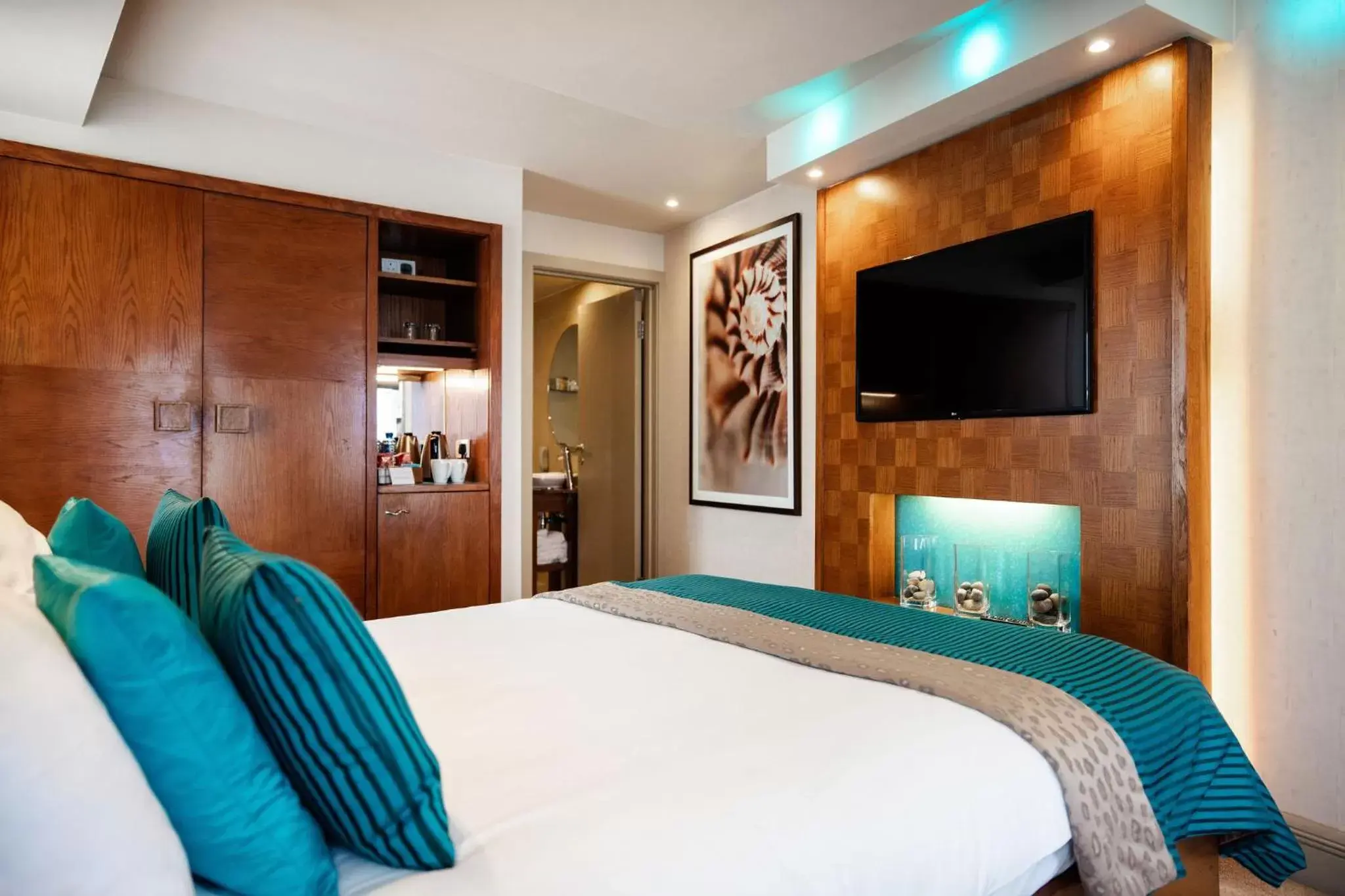 Bedroom, Bed in The Royal Yacht Bedroom, Bed in The Royal Yacht